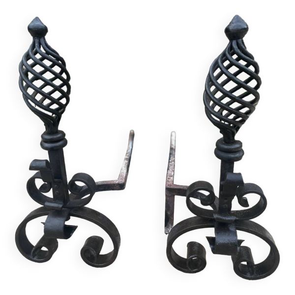 Paire de chenets en fer forgé