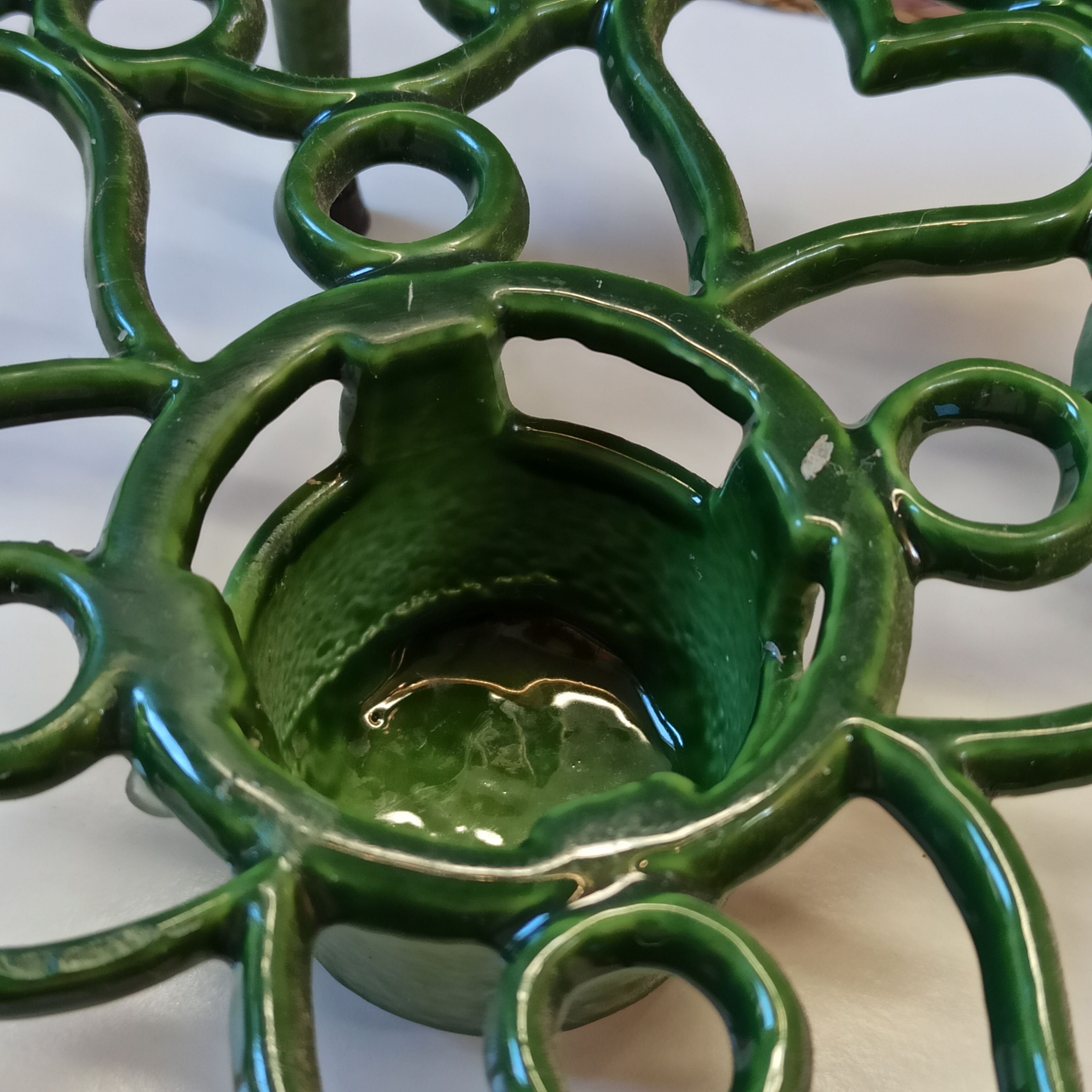 Enamelled cast iron underside
