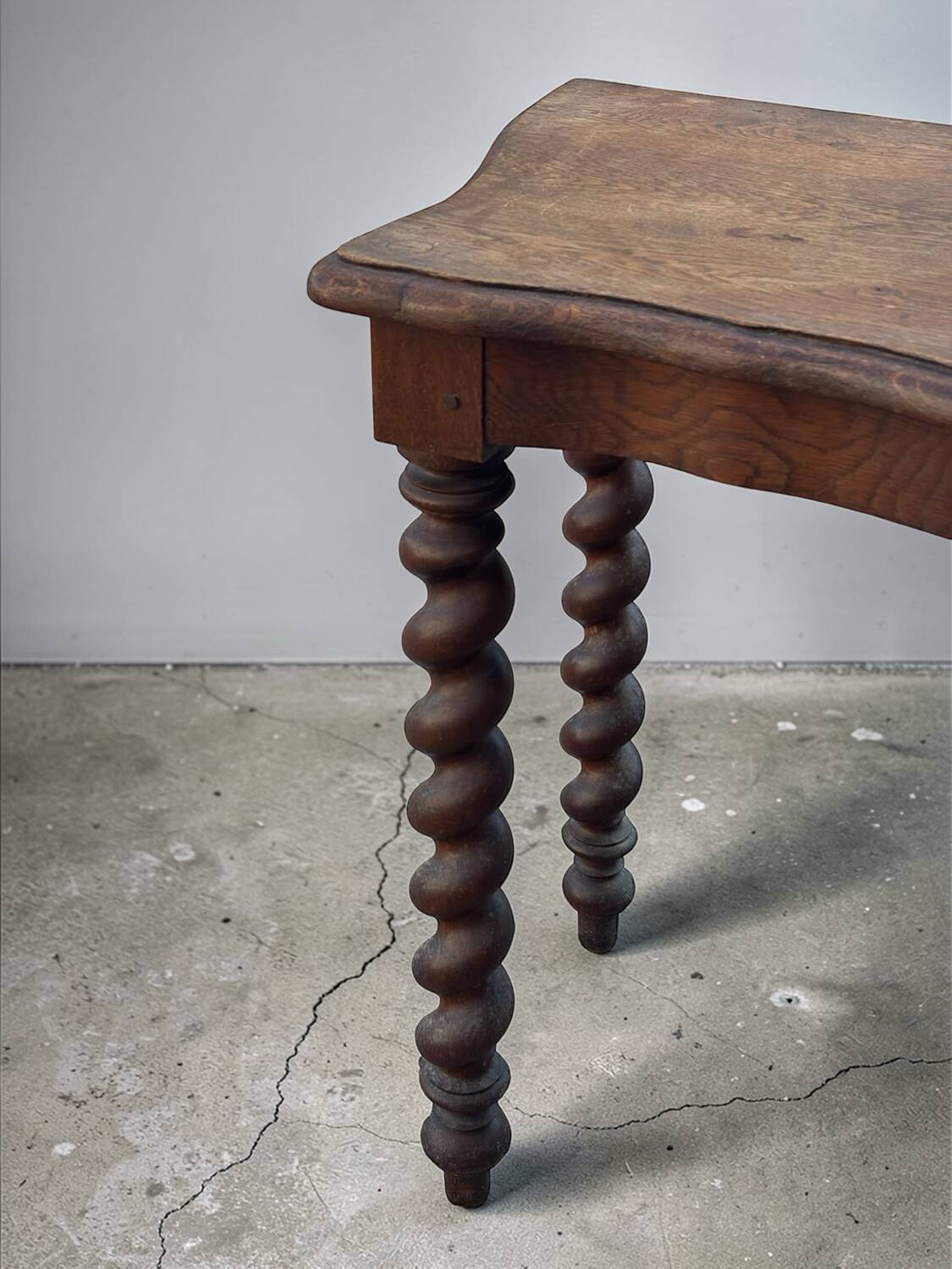 Console en bois massif pieds tournés
