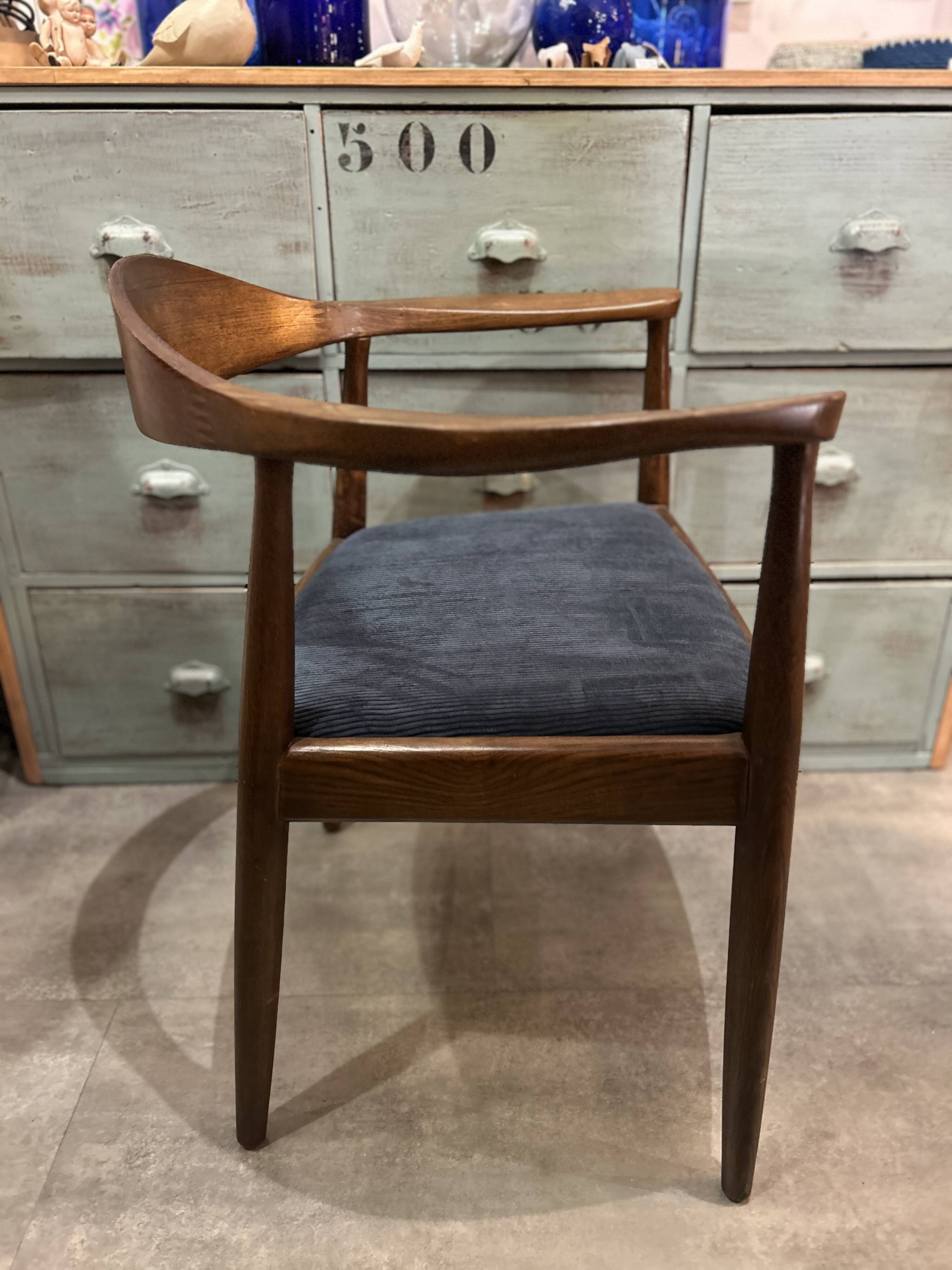 Scandinavian armchair in the style of Hans Wegner.