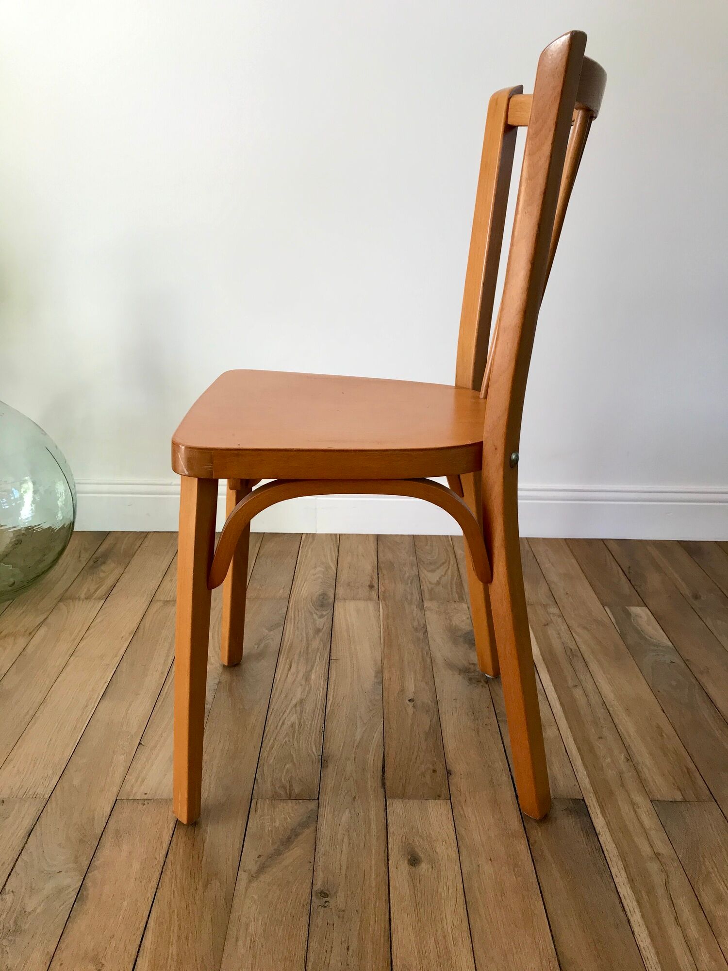 Chaise bistrot Baumann en bois de hêtre clair N°12 années 50