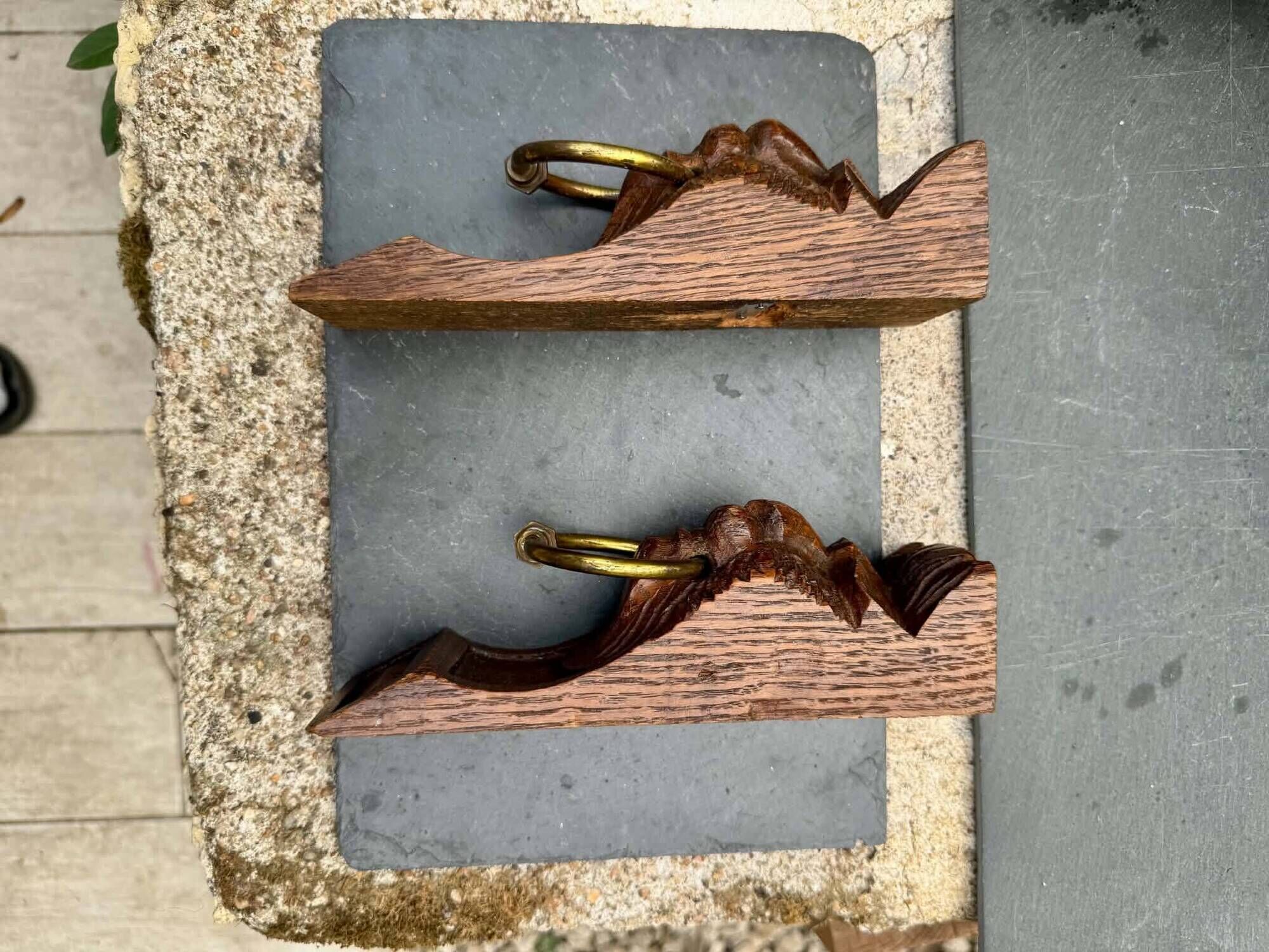 Pair of consoles, corbels, wooden and brass lion supports, 19th century.