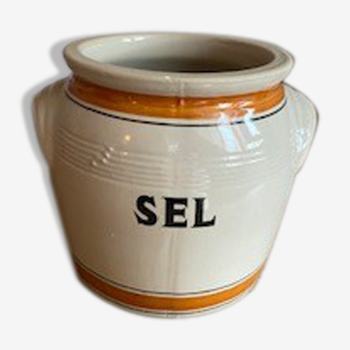 Salt pot