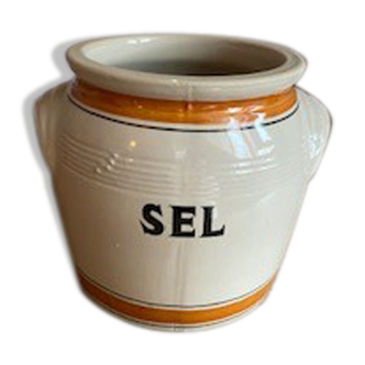 Salt pot
