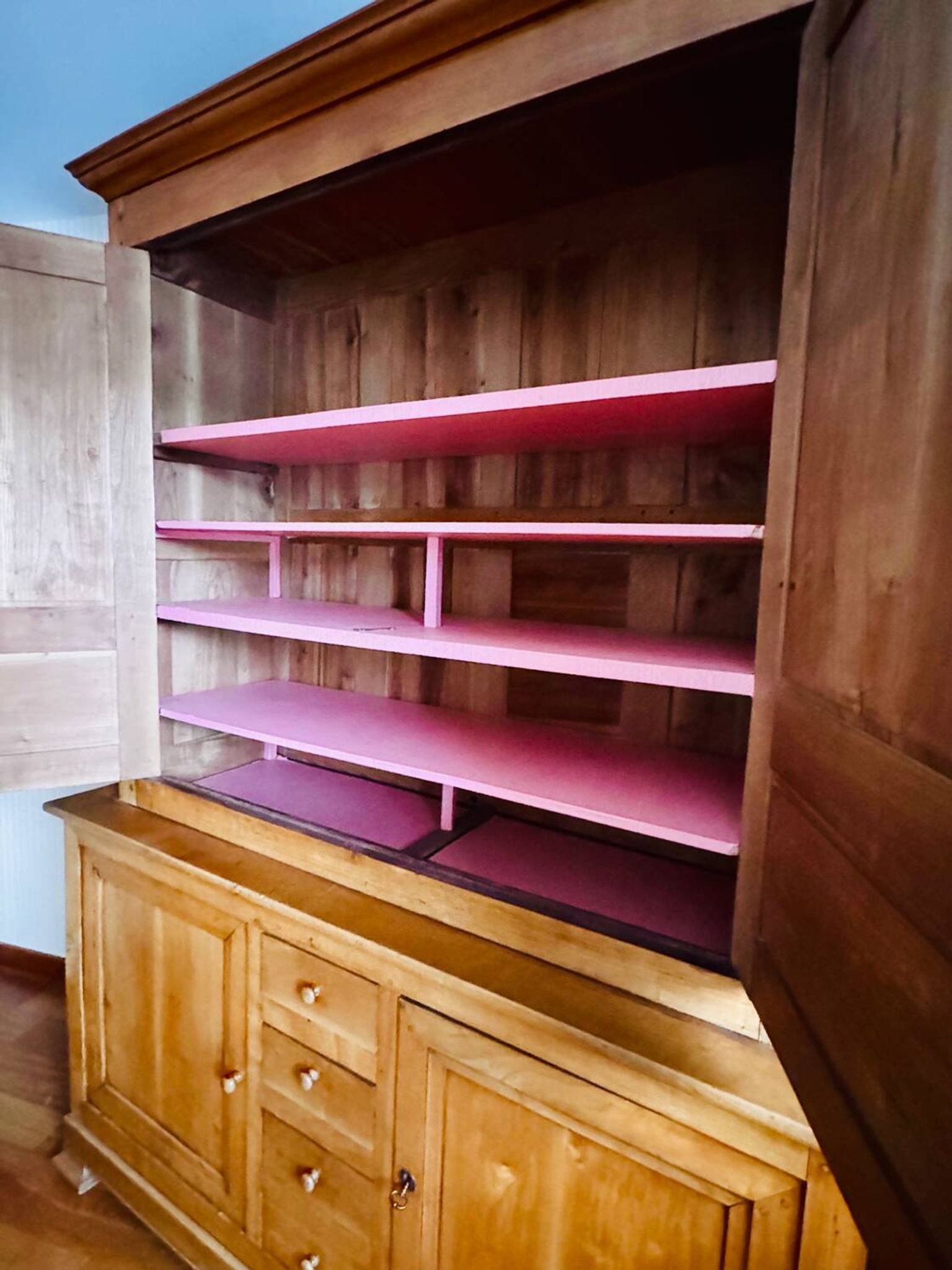 Buffet vaisselier en merisier blond