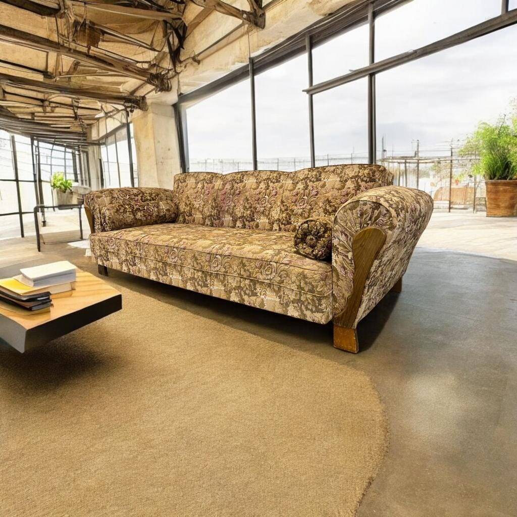 Vintage floral sofa / daybed / sofa bed