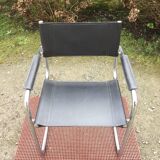 Design armchair with chrome metal tubular base and seat in black Skaï