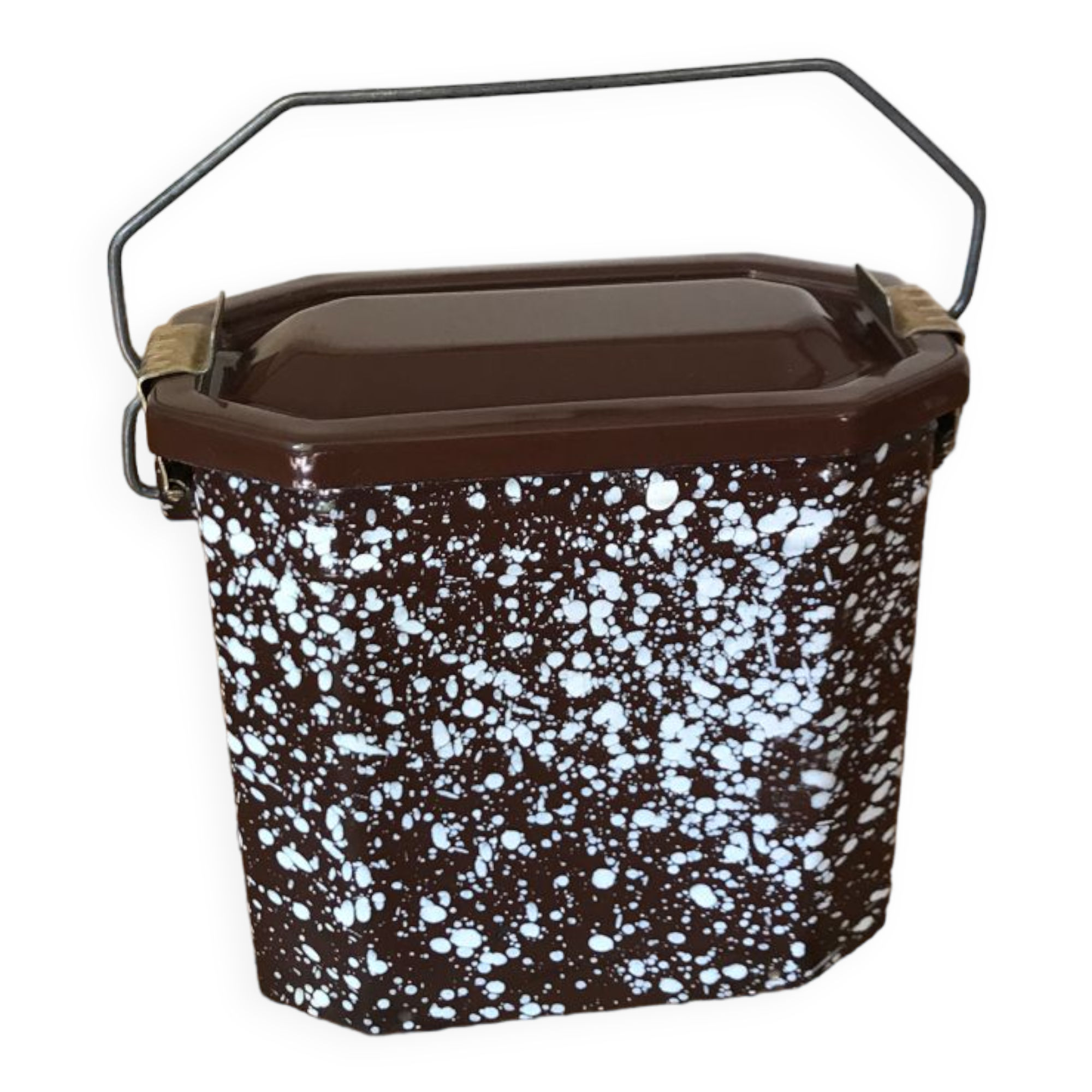 Canteen in vintage enamelled sheet metal