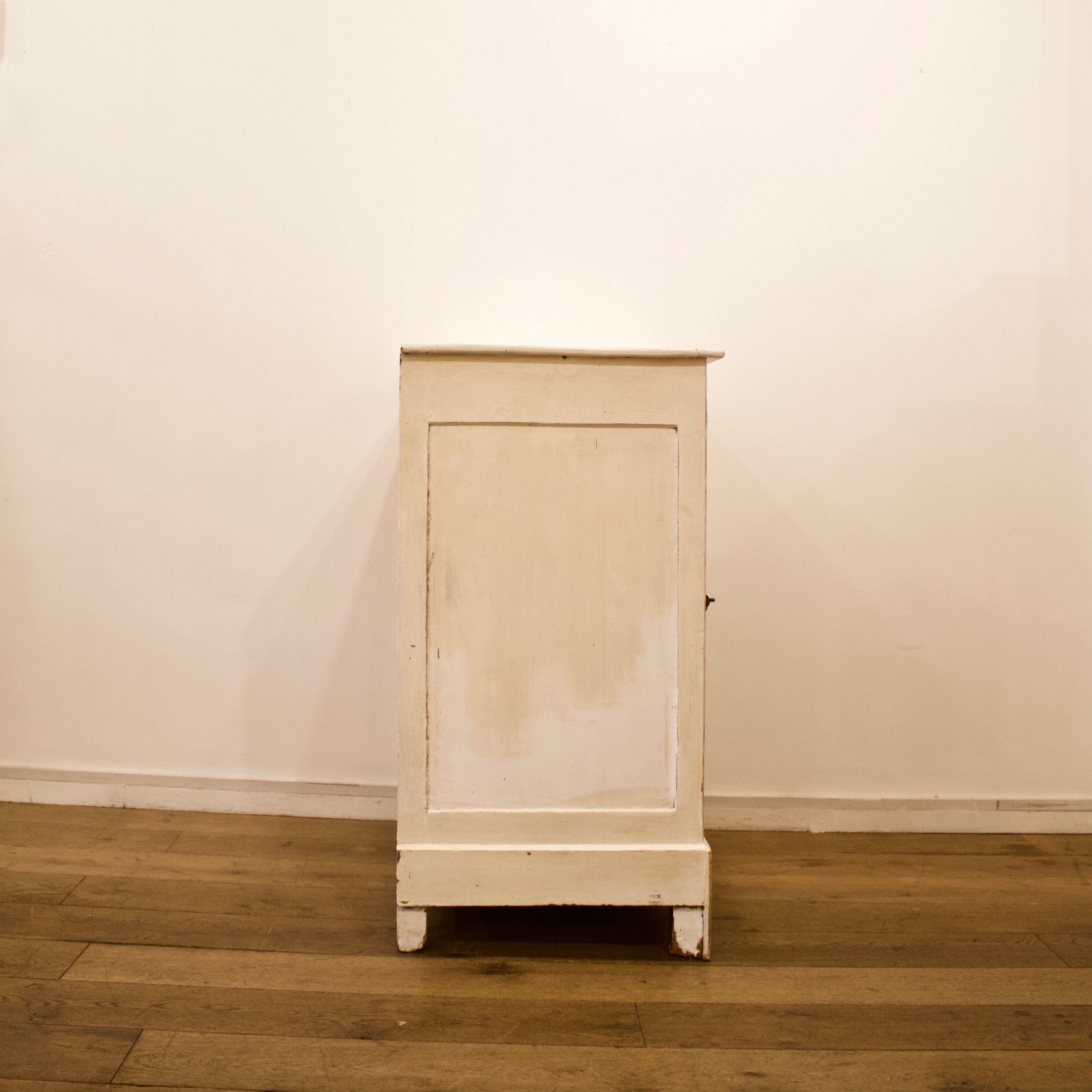 1940's kitchen cabinet