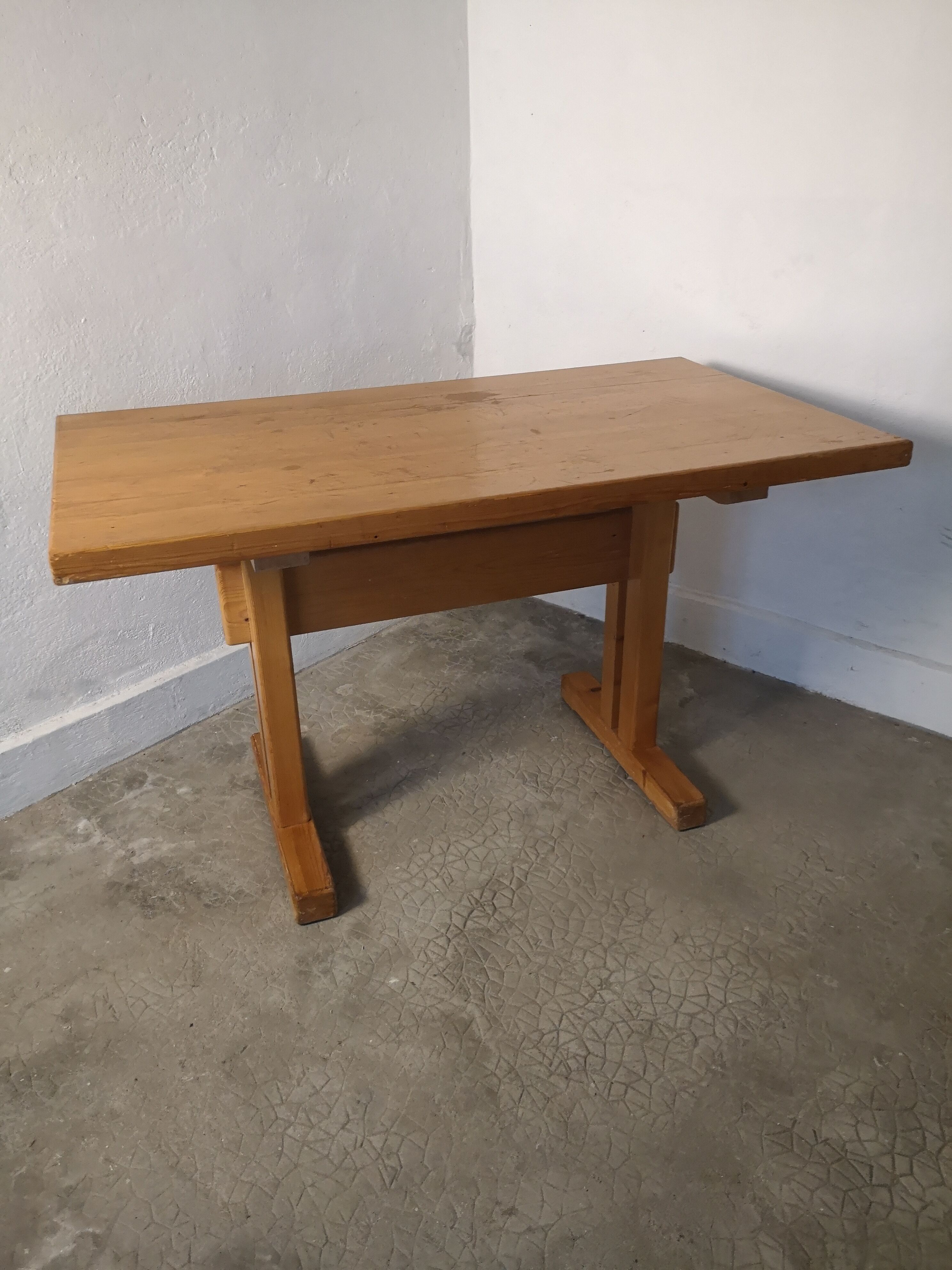 Table Charlotte Perriand les Arcs