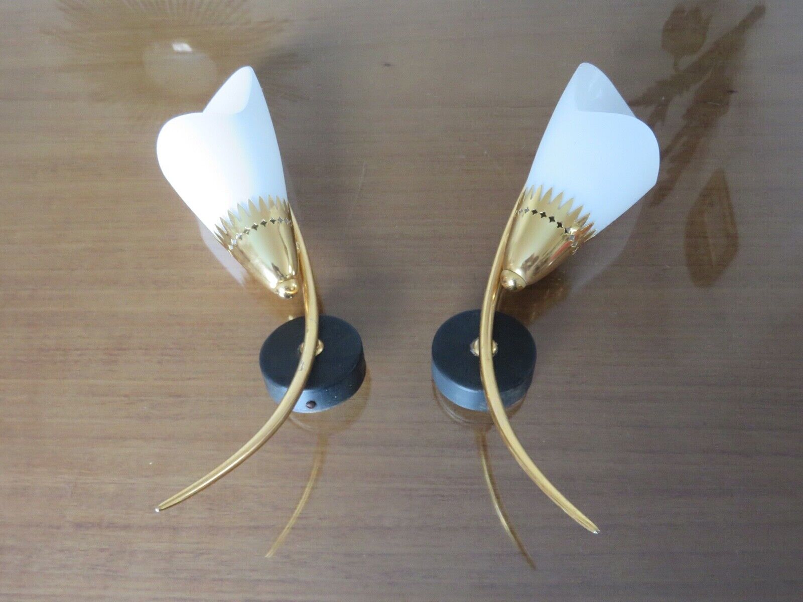 Paire d'appliques en opaline et laiton années 50 60