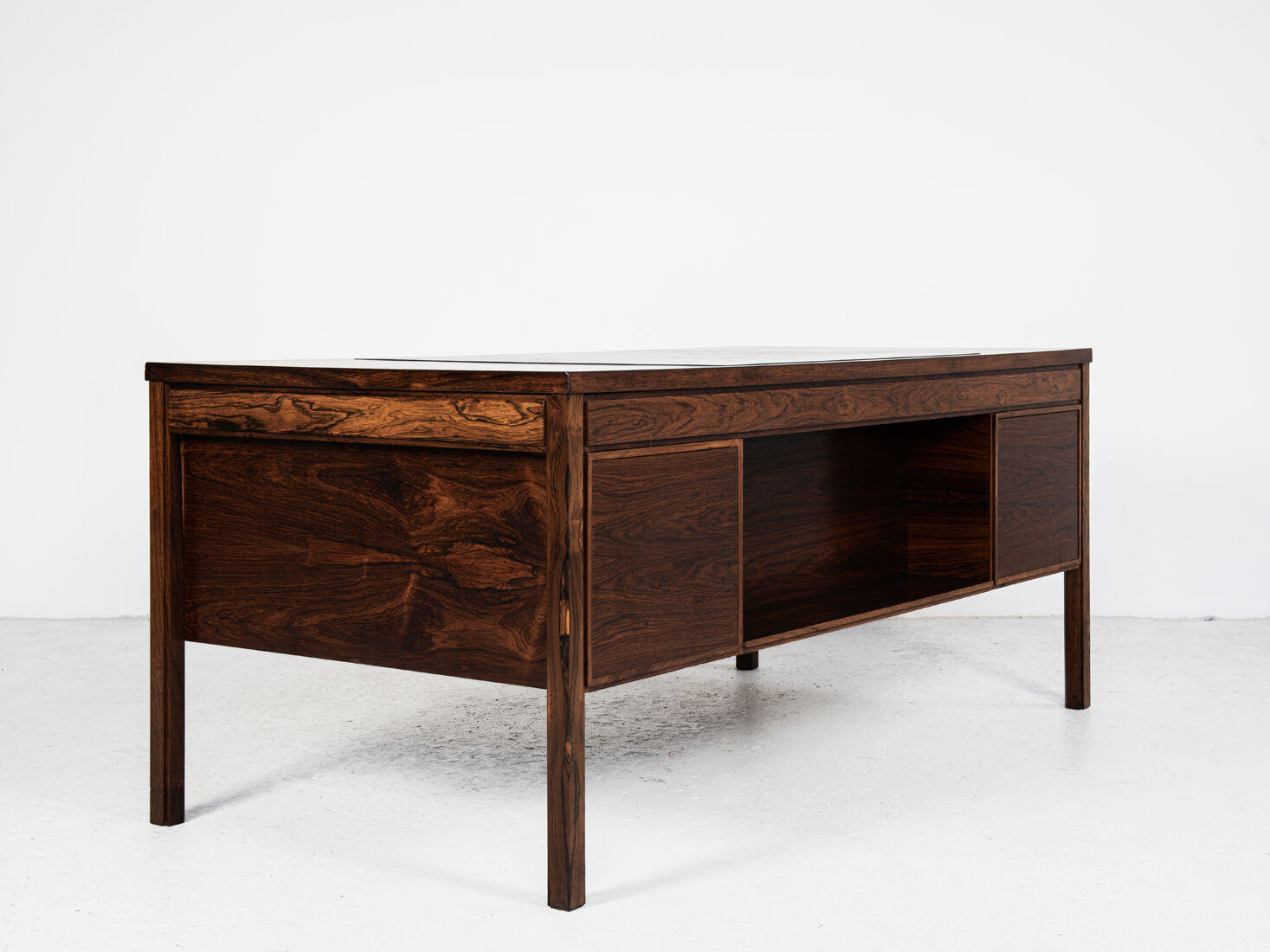 Executive desk in rosewood and leather by Søren Willadsen