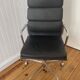Fauteuil de bureau ea 219 soft pad eames chair by vitra