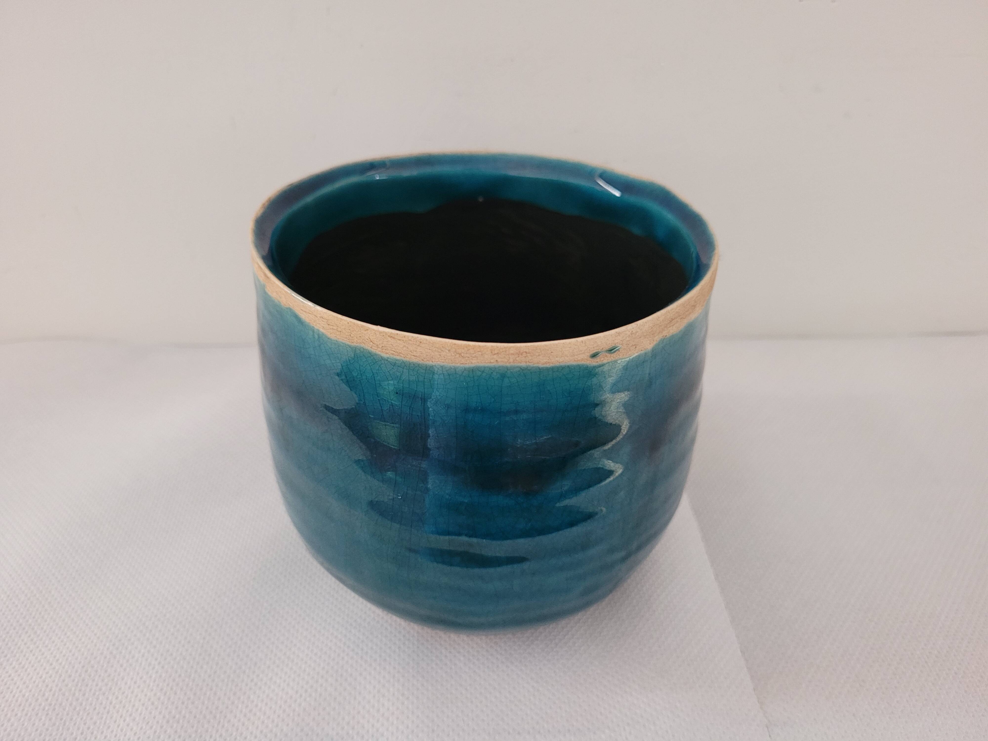 Artisanal cracked ceramic pot cover