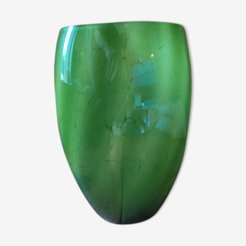 Vase en verre soufflé épais vert torsadé panaché