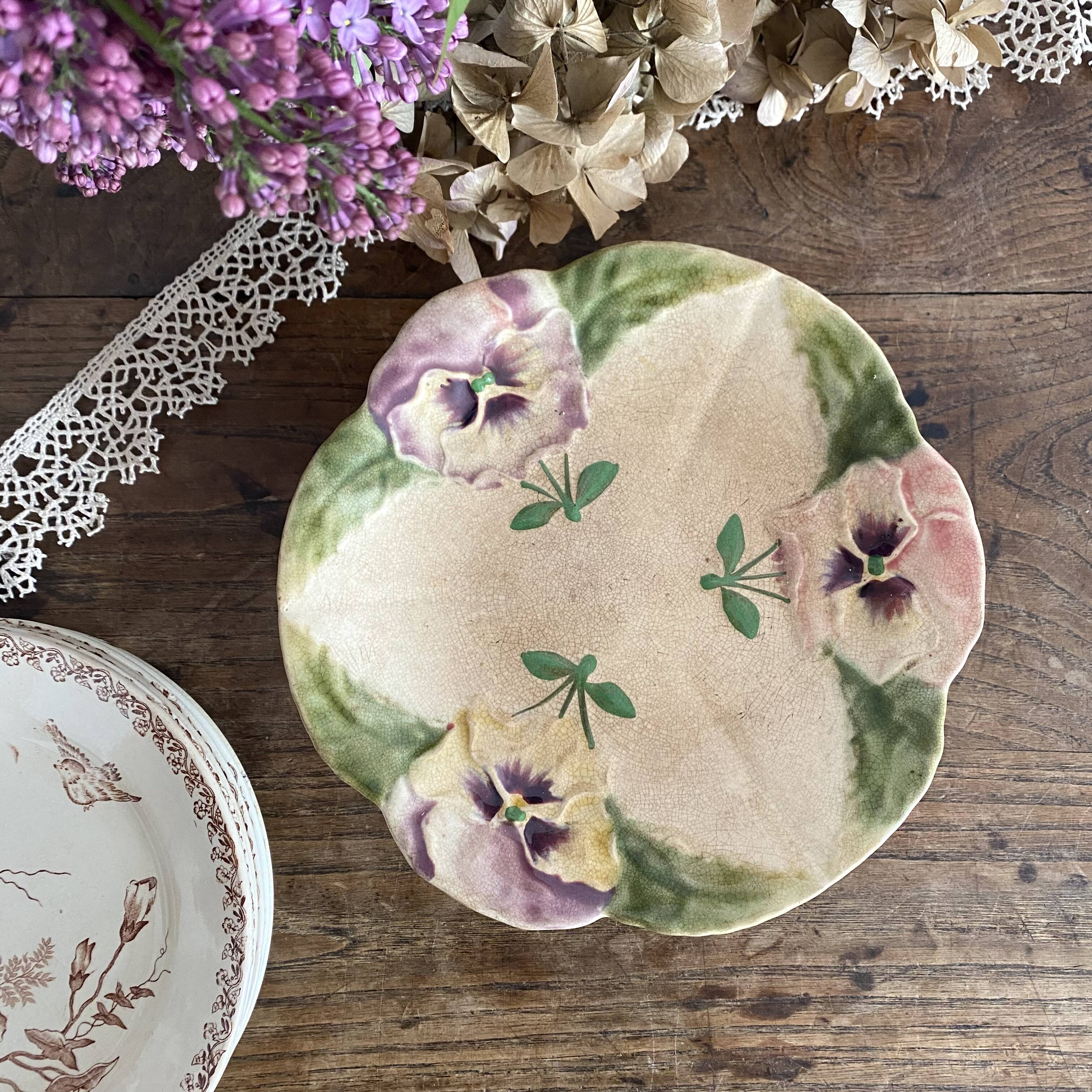 Footed dish in slip, pansy compote dish, Choisy le Roi