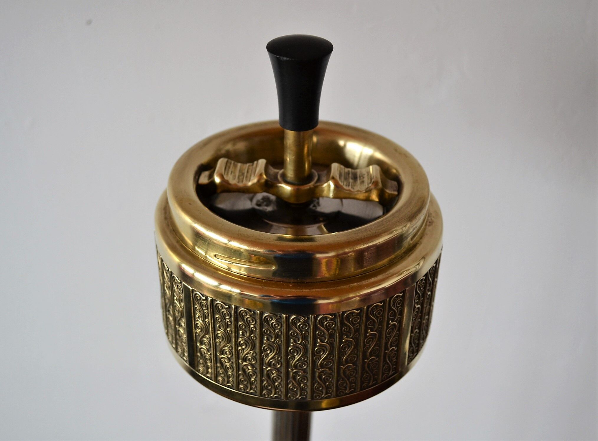 Cendrier Roulette Ashtray Schleuderascher laiton ciselé germany 50 60