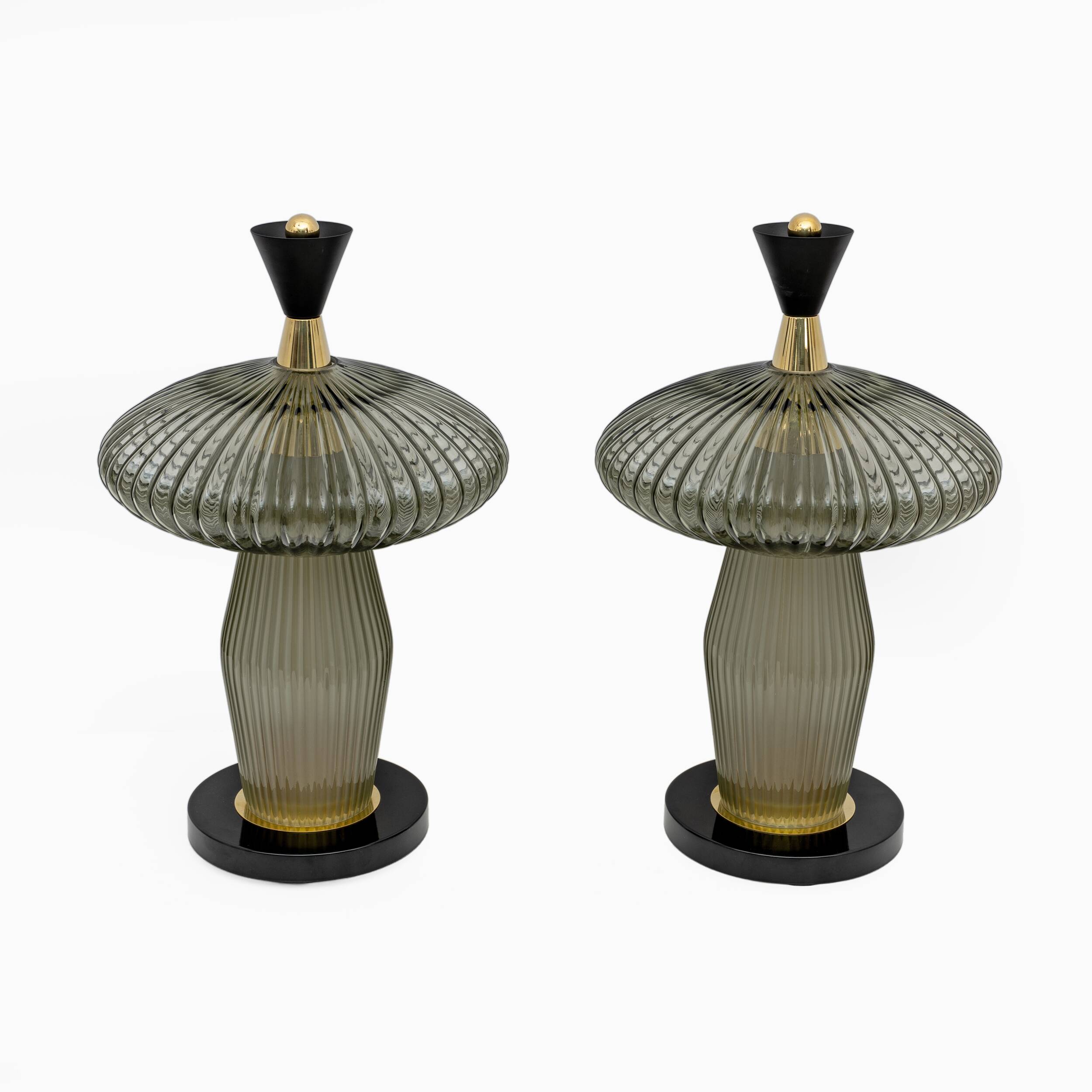 Paire de lampes de table en forme de champignon en verre de Murano et laiton