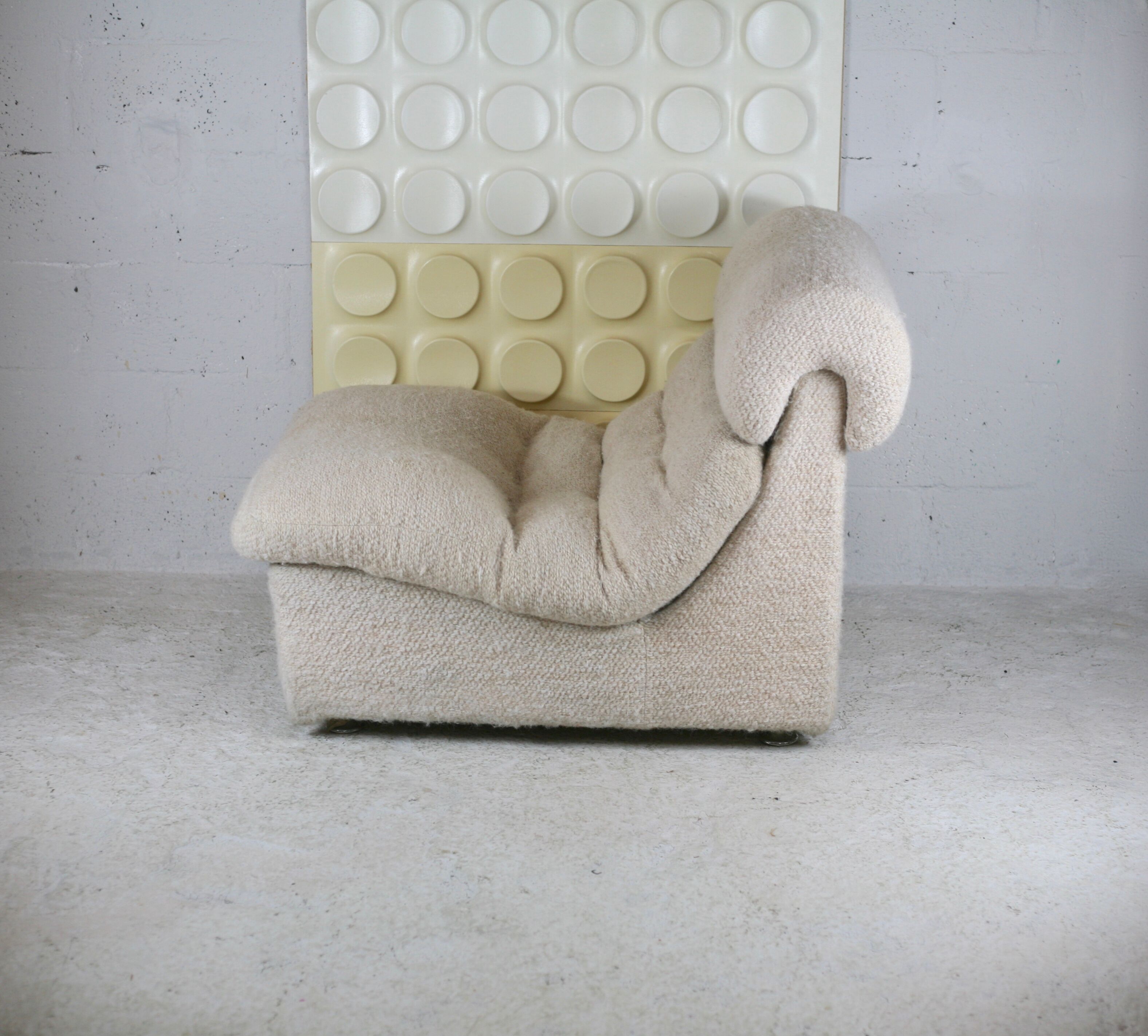 Chair "Space Age" in unbleached wool, France, circa 1970
