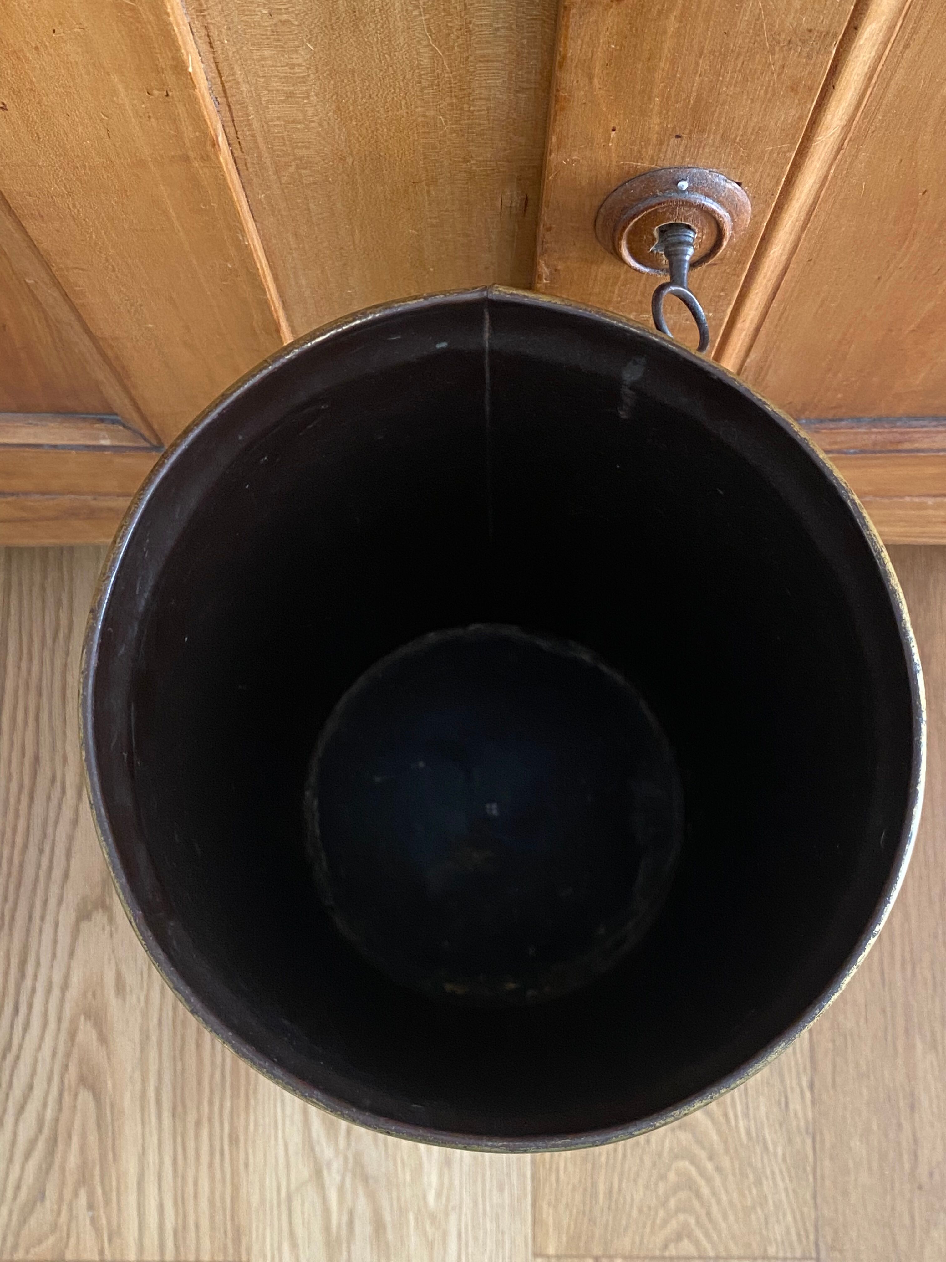 Napoleon III painted sheet metal umbrella holder