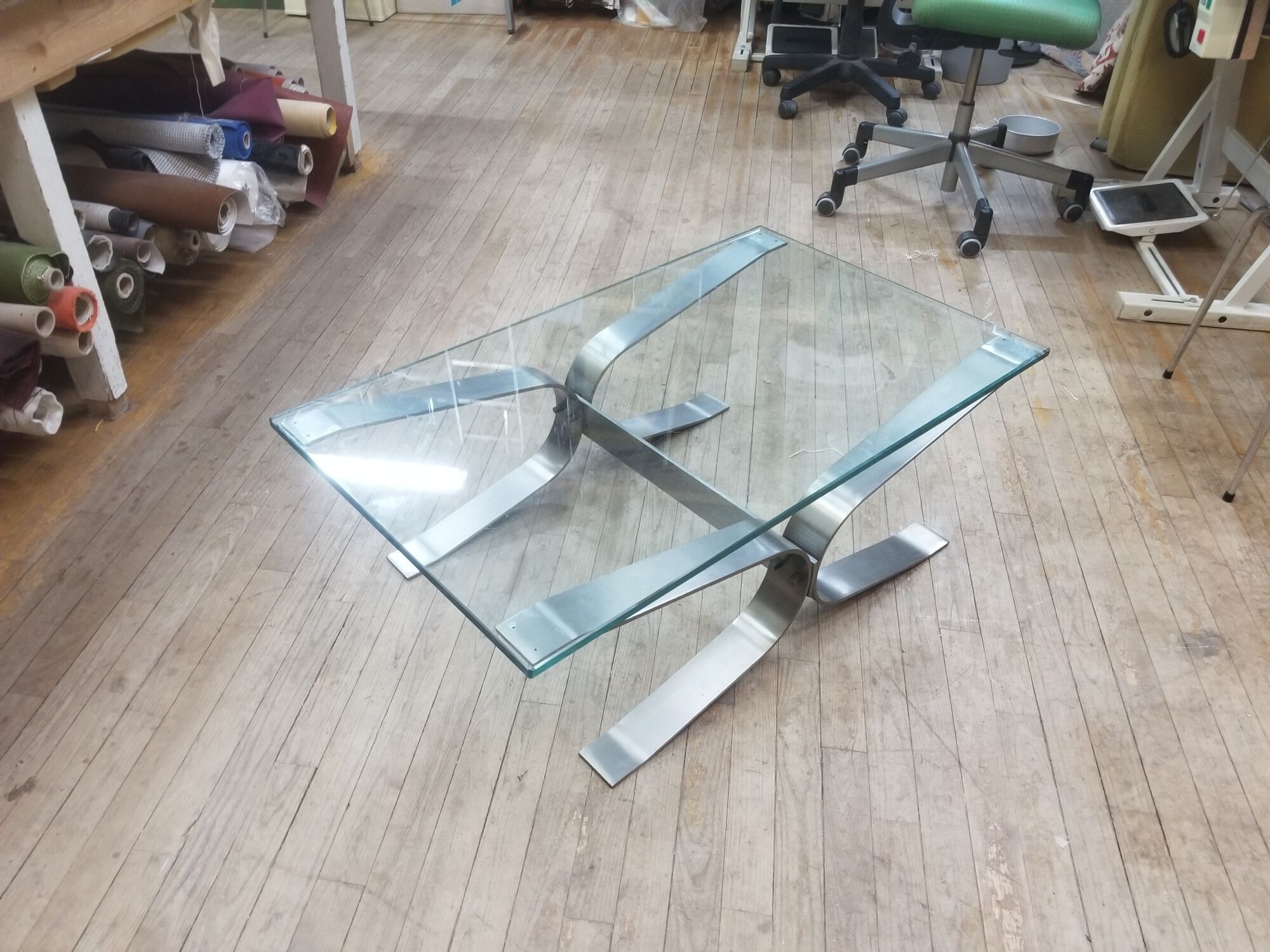 Vintage brushed steel coffee table and thick glass top - italian design