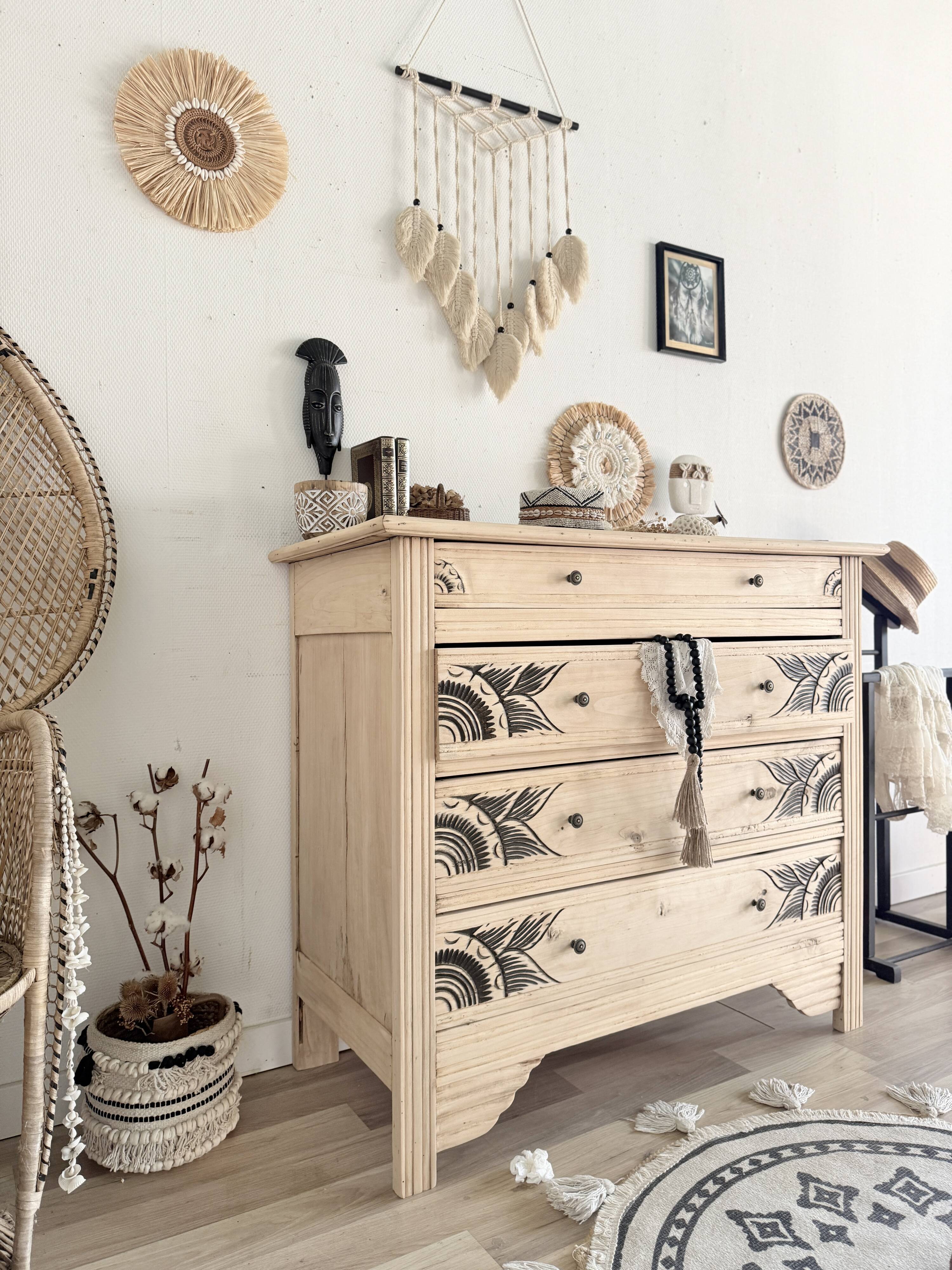 Art Deco chest of drawers