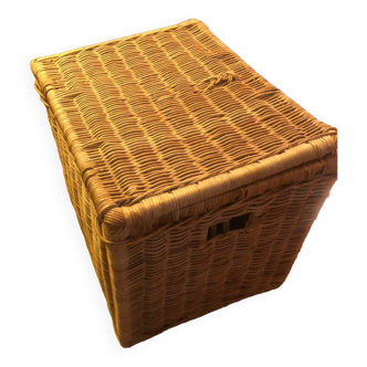 Wicker trunk