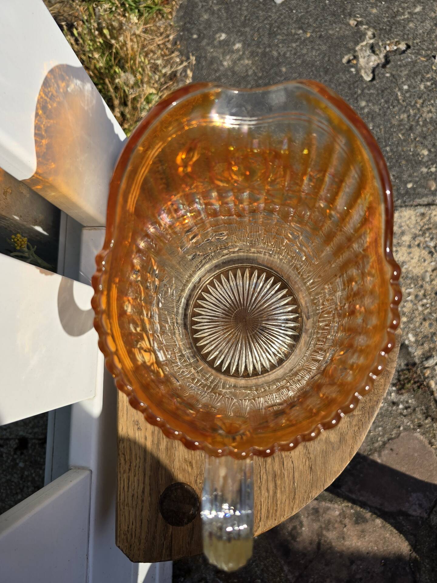 Pichet vintage Carnival Glass Marigold motifs roses –Années 1920-30
