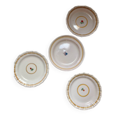 Lot de 4 assiettes 3 identiques 1 différente même série