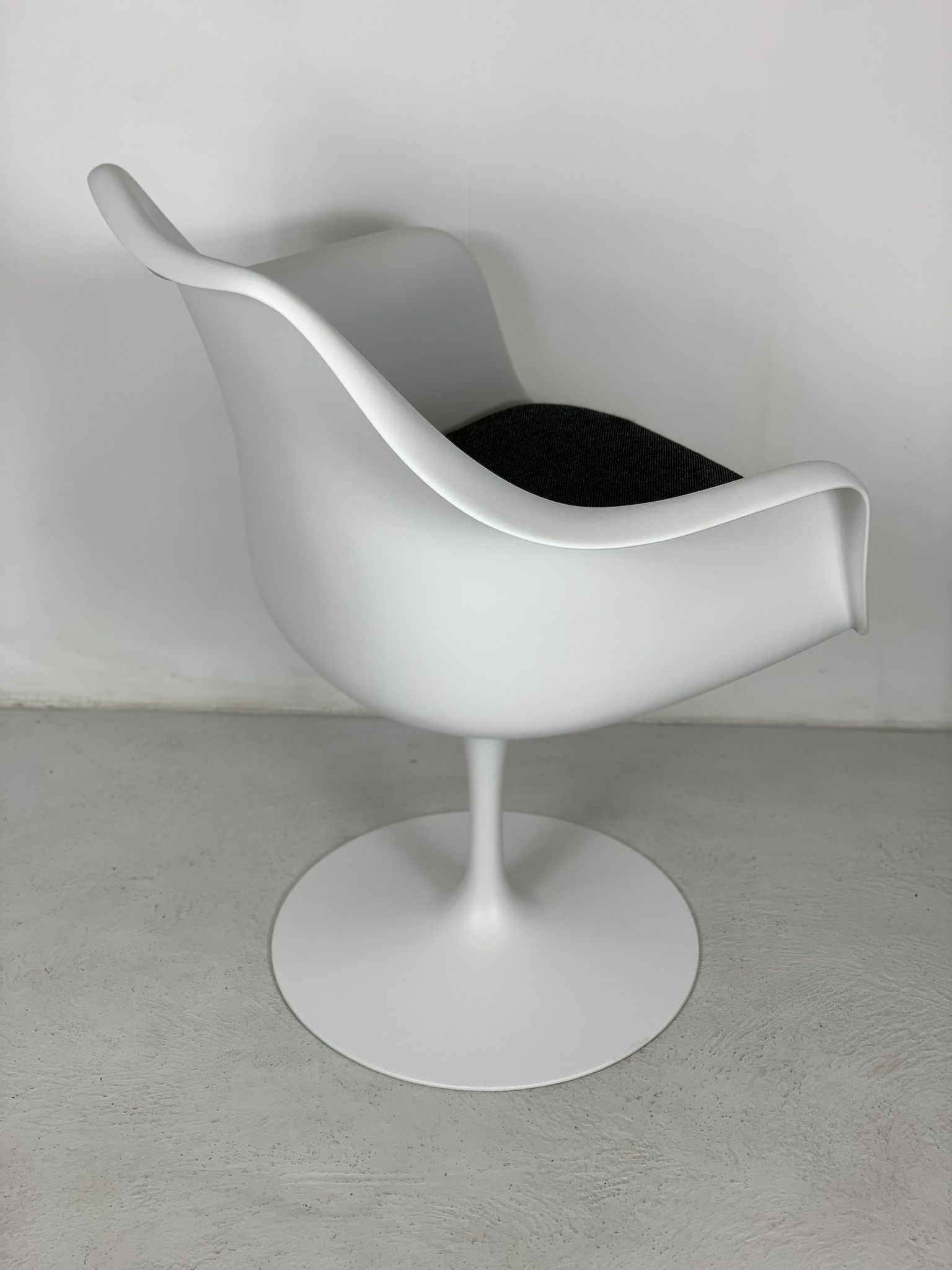 Eero Saarinen Tulip armchair for Knoll International, 1970