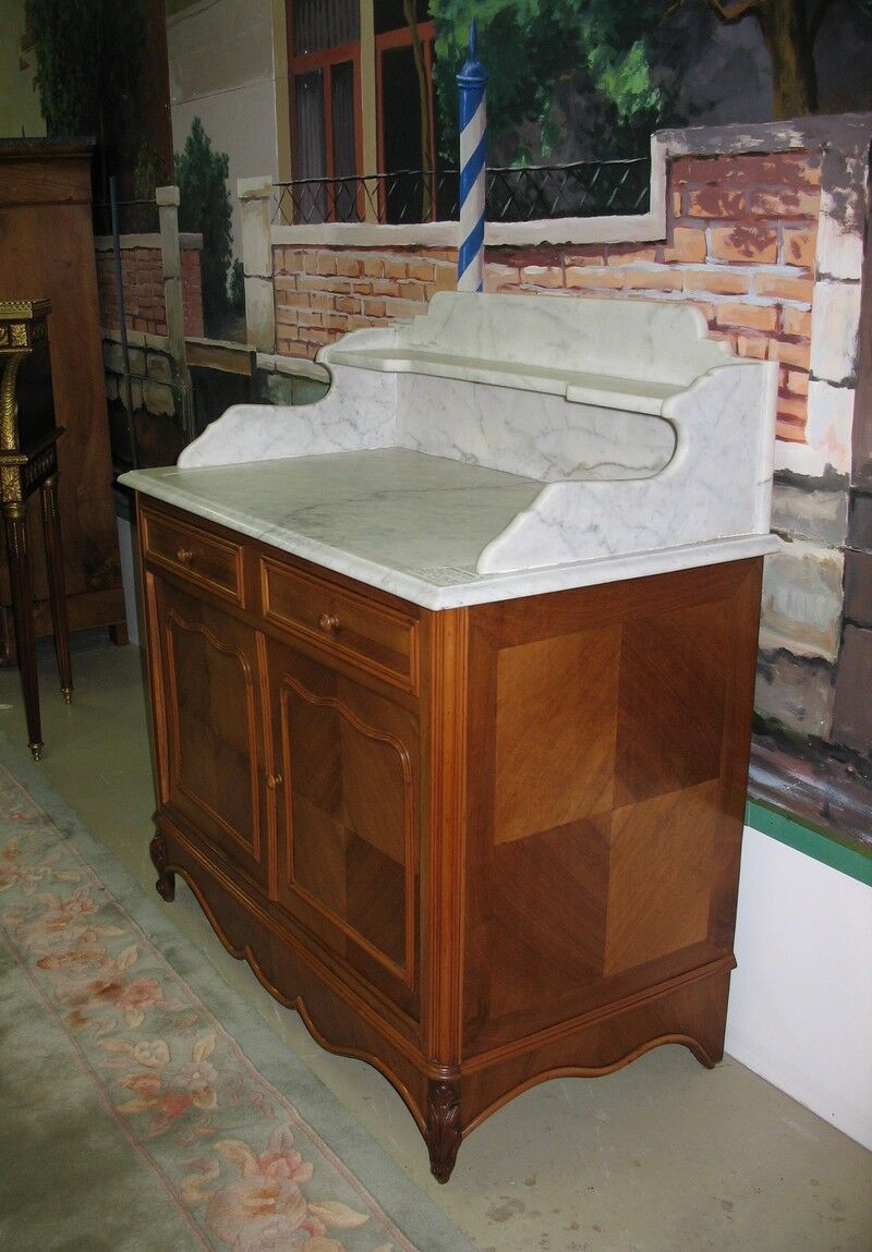 Toilet furniture Walnut early twentieth