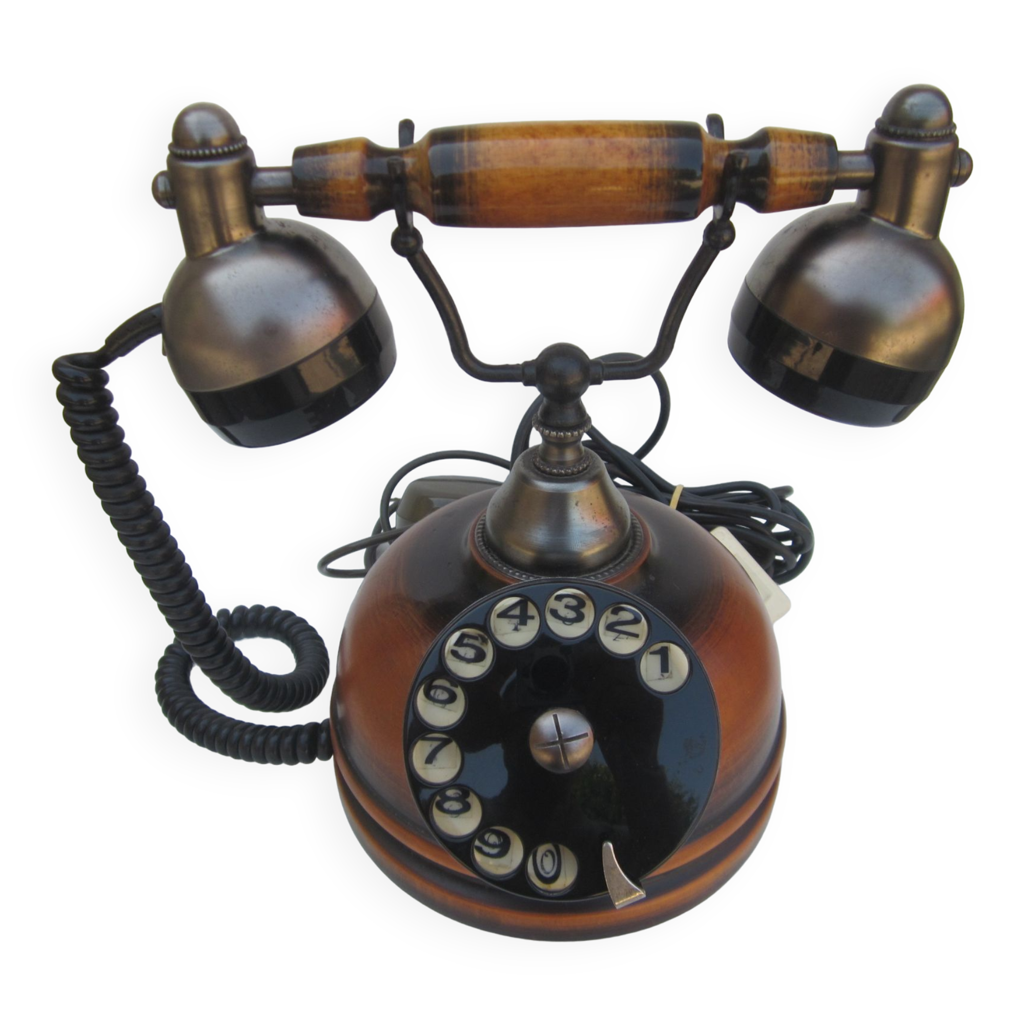 Reproduction of an old telephone in the early 1900s