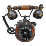 Reproduction of an old telephone in the early 1900s