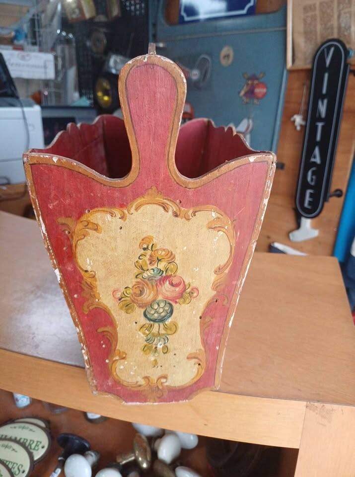 Napoleon III style magazine rack