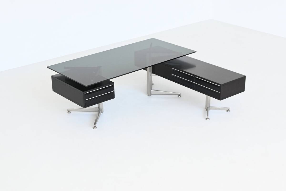 Bureau d'angle exécutif Abbondinterni en acajou et verre, Italie, 1970