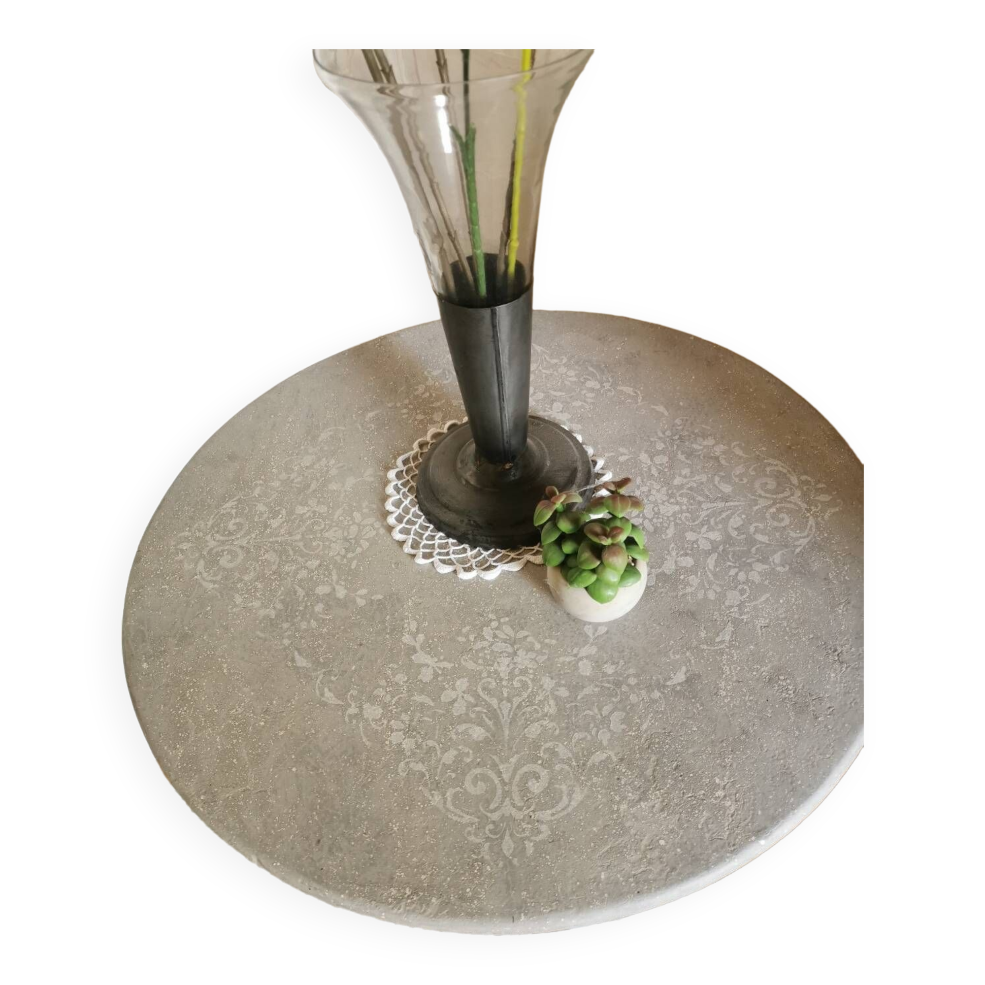 Shabby chic pedestal table