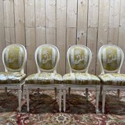 Suite de 4 chaises médaillons de style Louis XVI rechampi blanc cassé