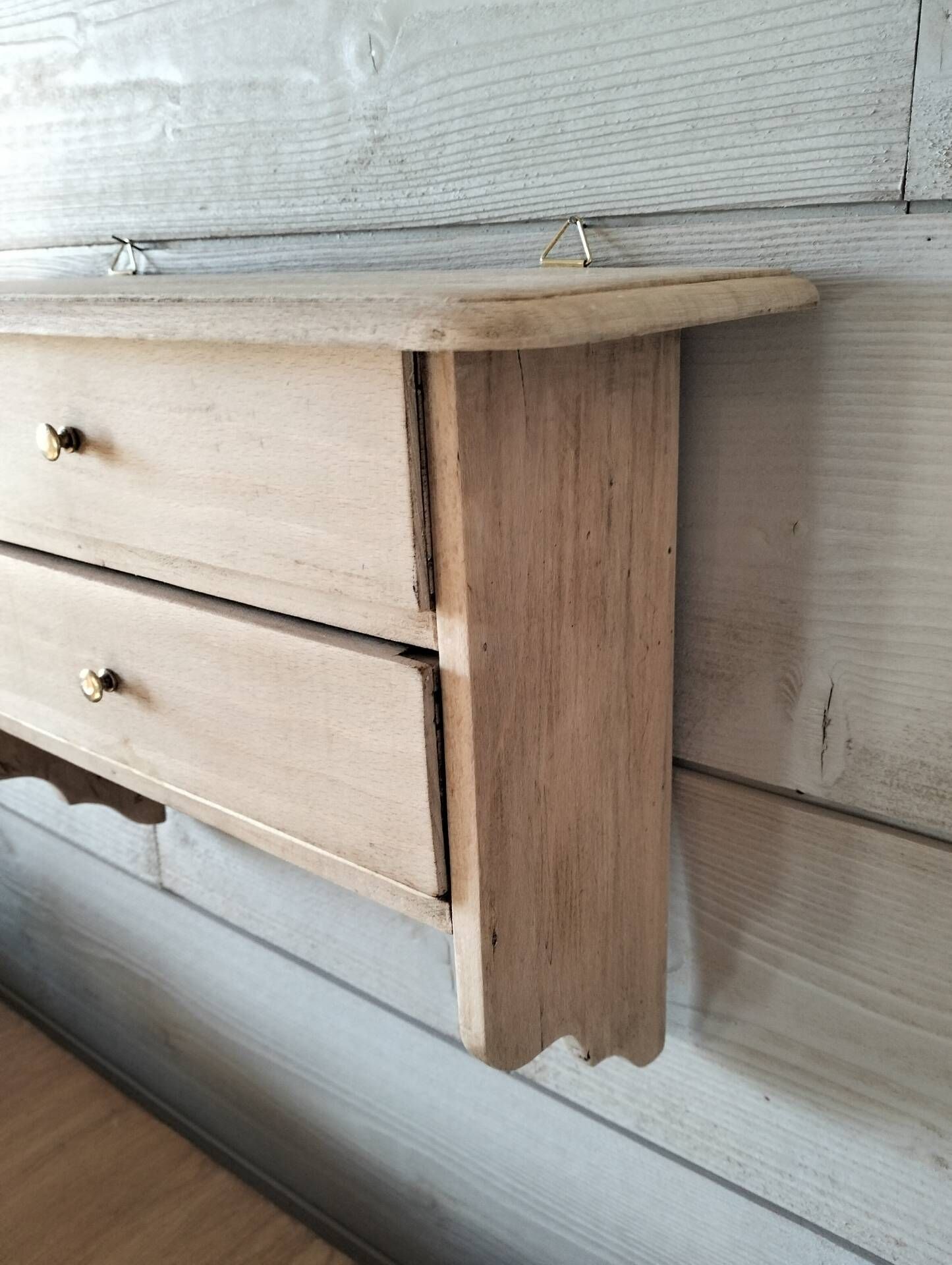 Wall shelf