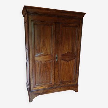 Petite armoire en noyer massif époque Consulat vers 1830