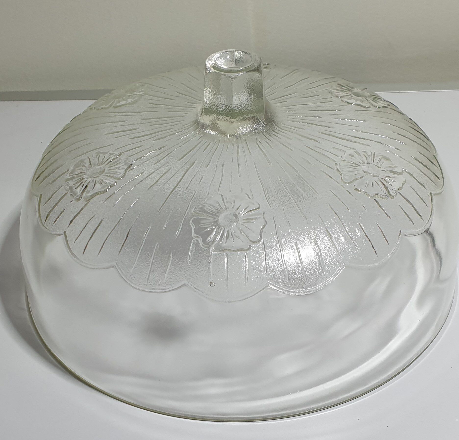 XXL cheese bell in vintage moulded glass