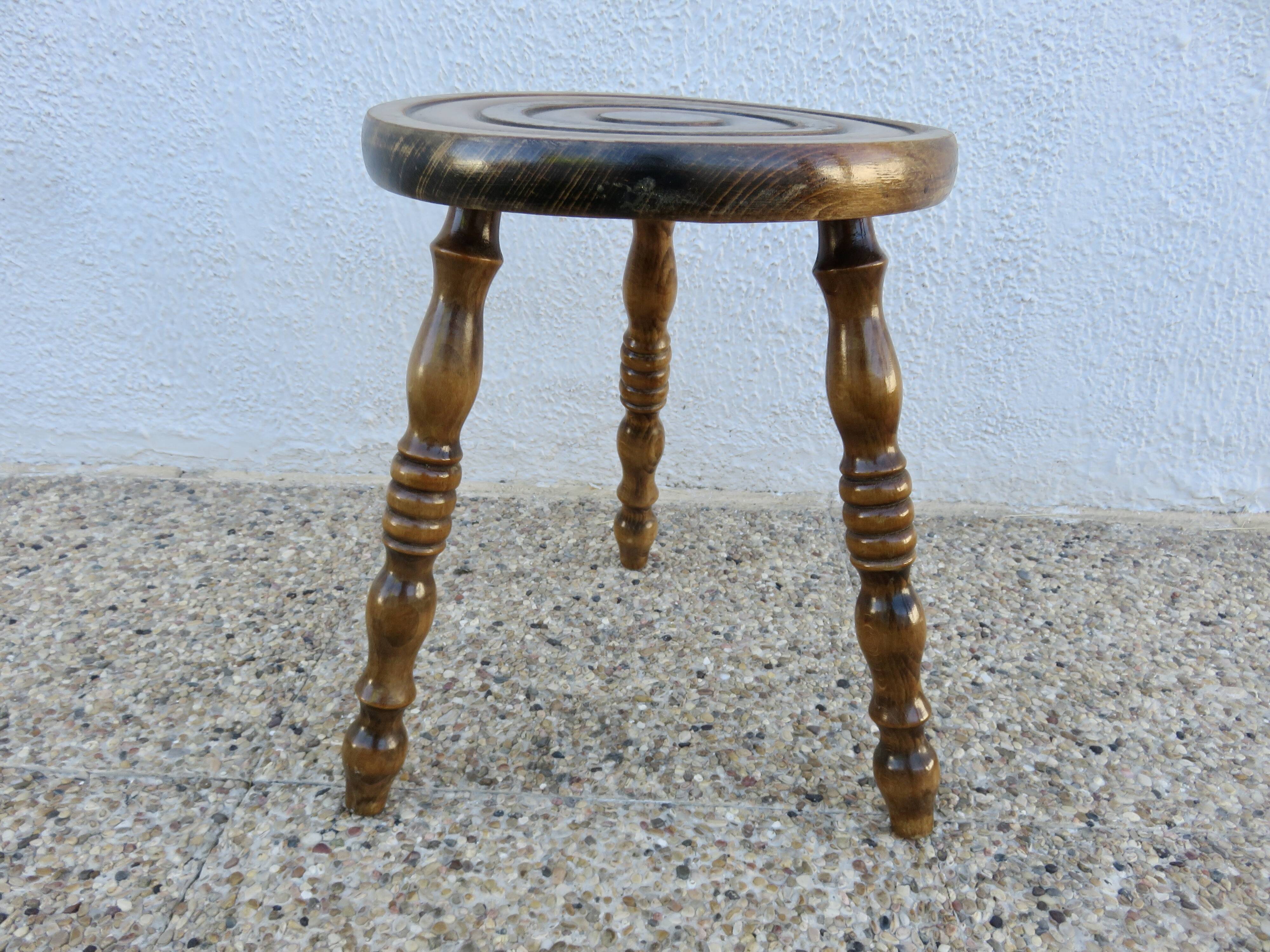 Old tripod stool in solid oak turned 1950 1960