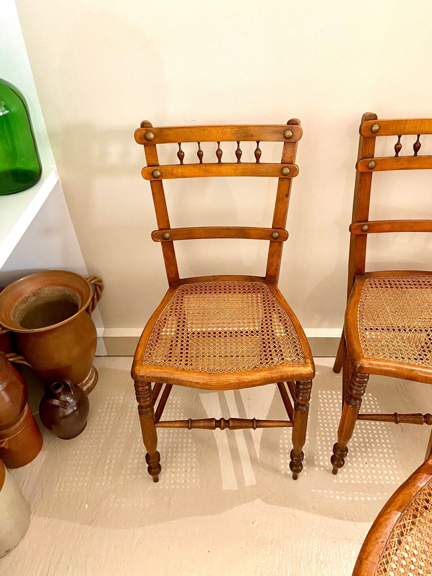 4 chaises en bois et cannage