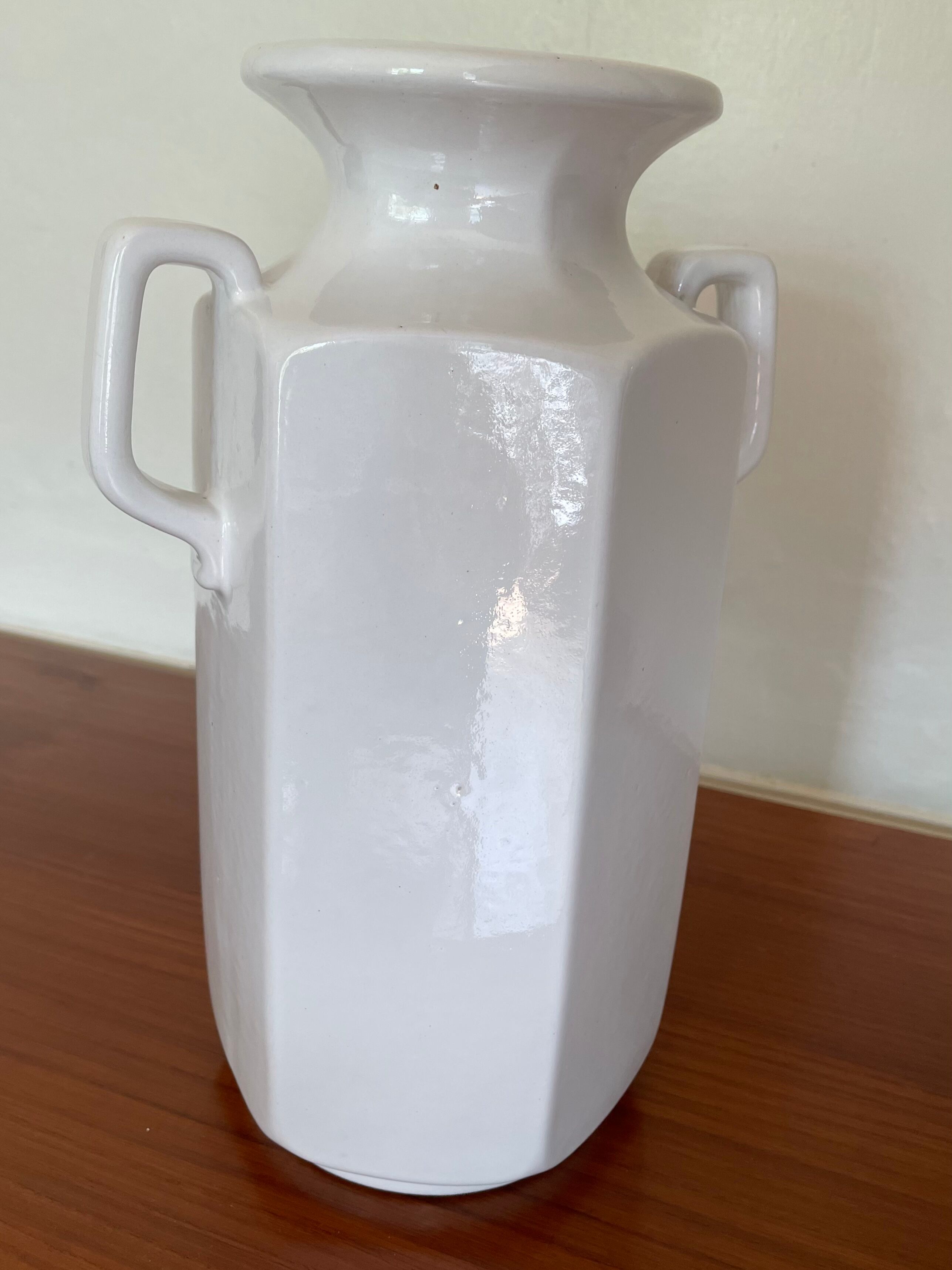 White ceramic ansé vase