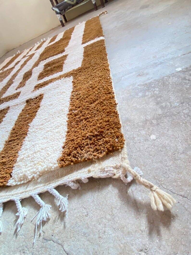 Traditional handwoven wool Berber rug size 1.5/2.5 m