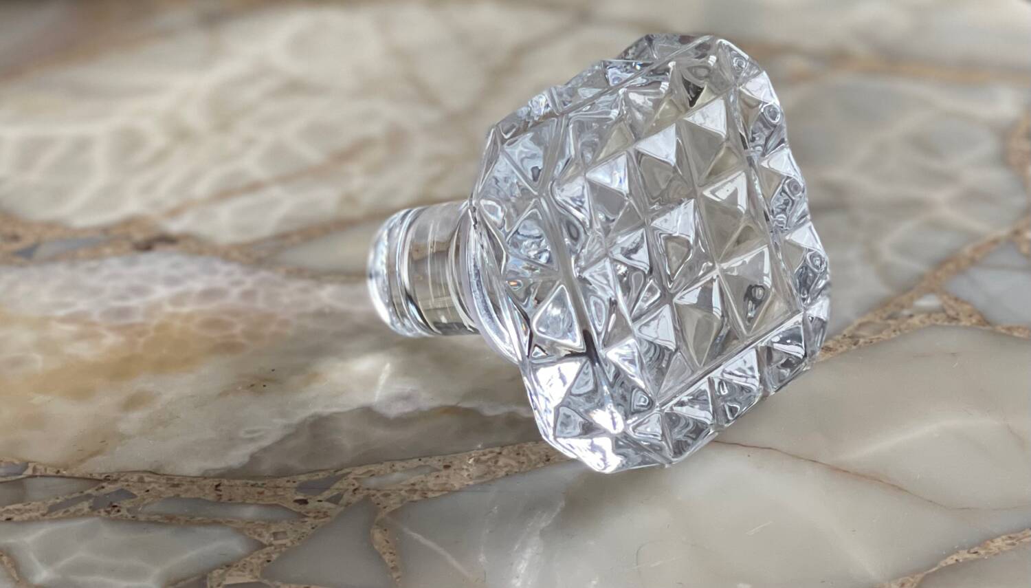 Cut crystal whisky decanter.