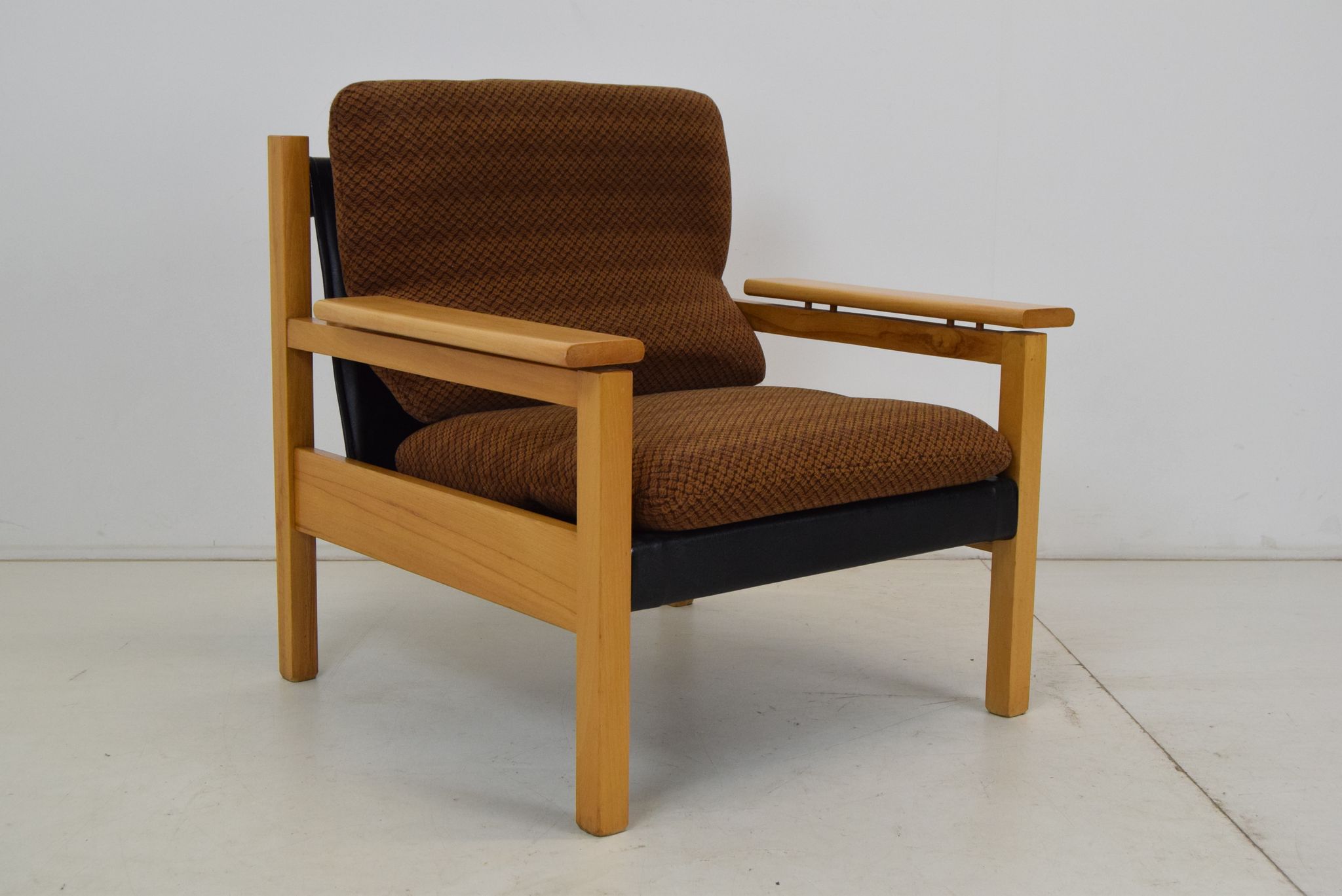 Fauteuil design du milieu du siècle, Tchécoslovaquie, années 1970.