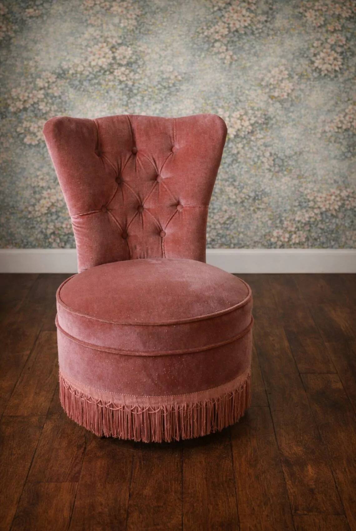 Small tufted armchair in old rose velvet – vintage – boudoir style
