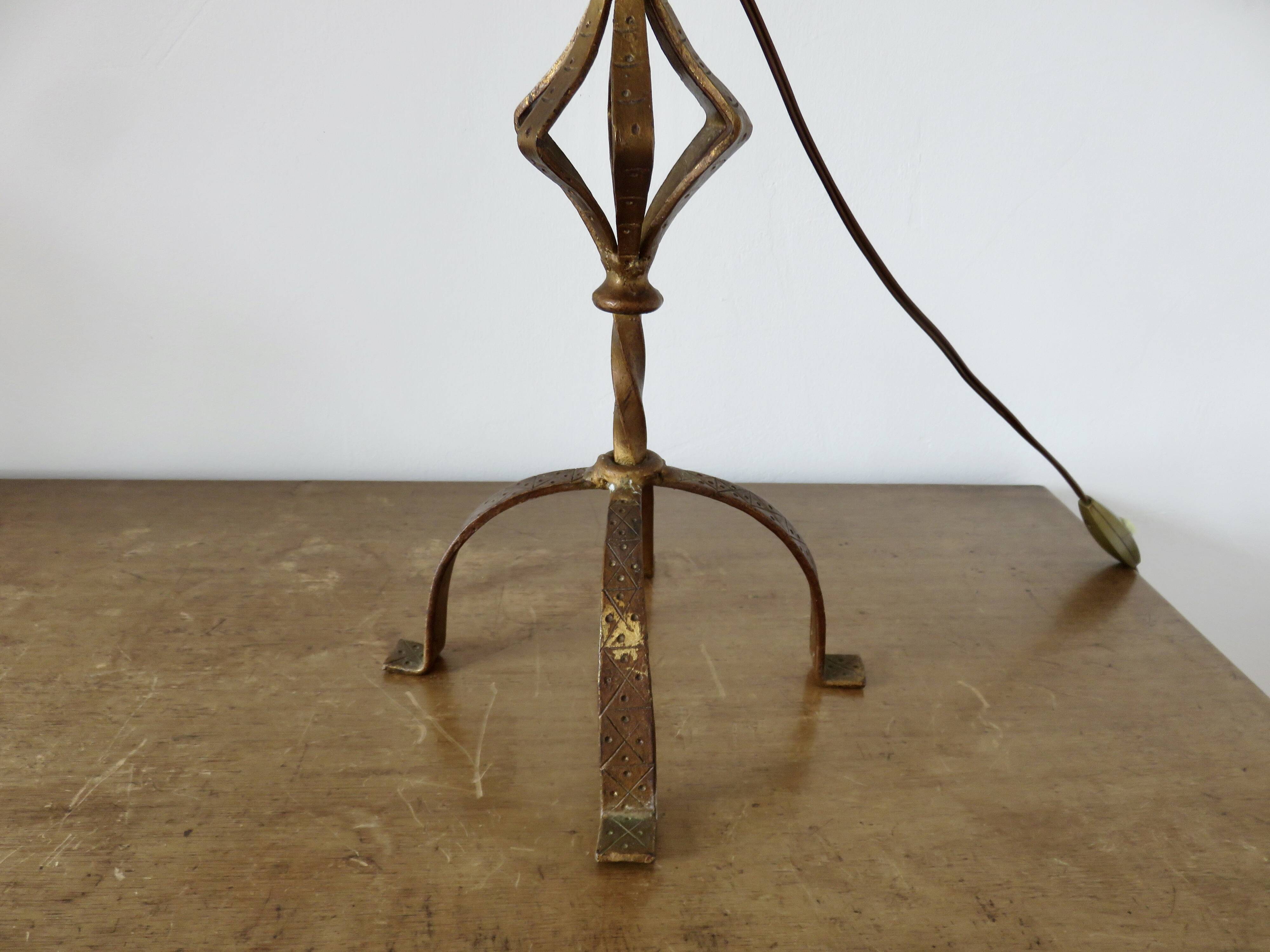 Large "Arts & Crafts" style lamp in beaten iron with a golden patina.