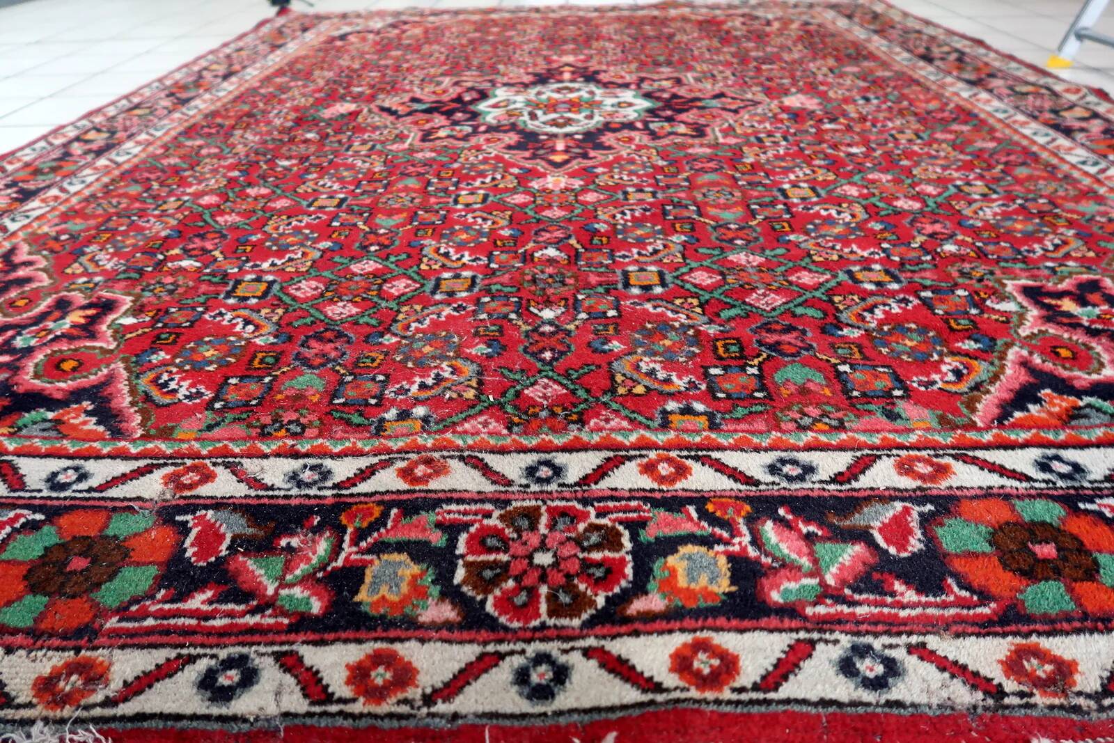 Handmade vintage Persian Malayer rug 167cm x 219cm, 1960s