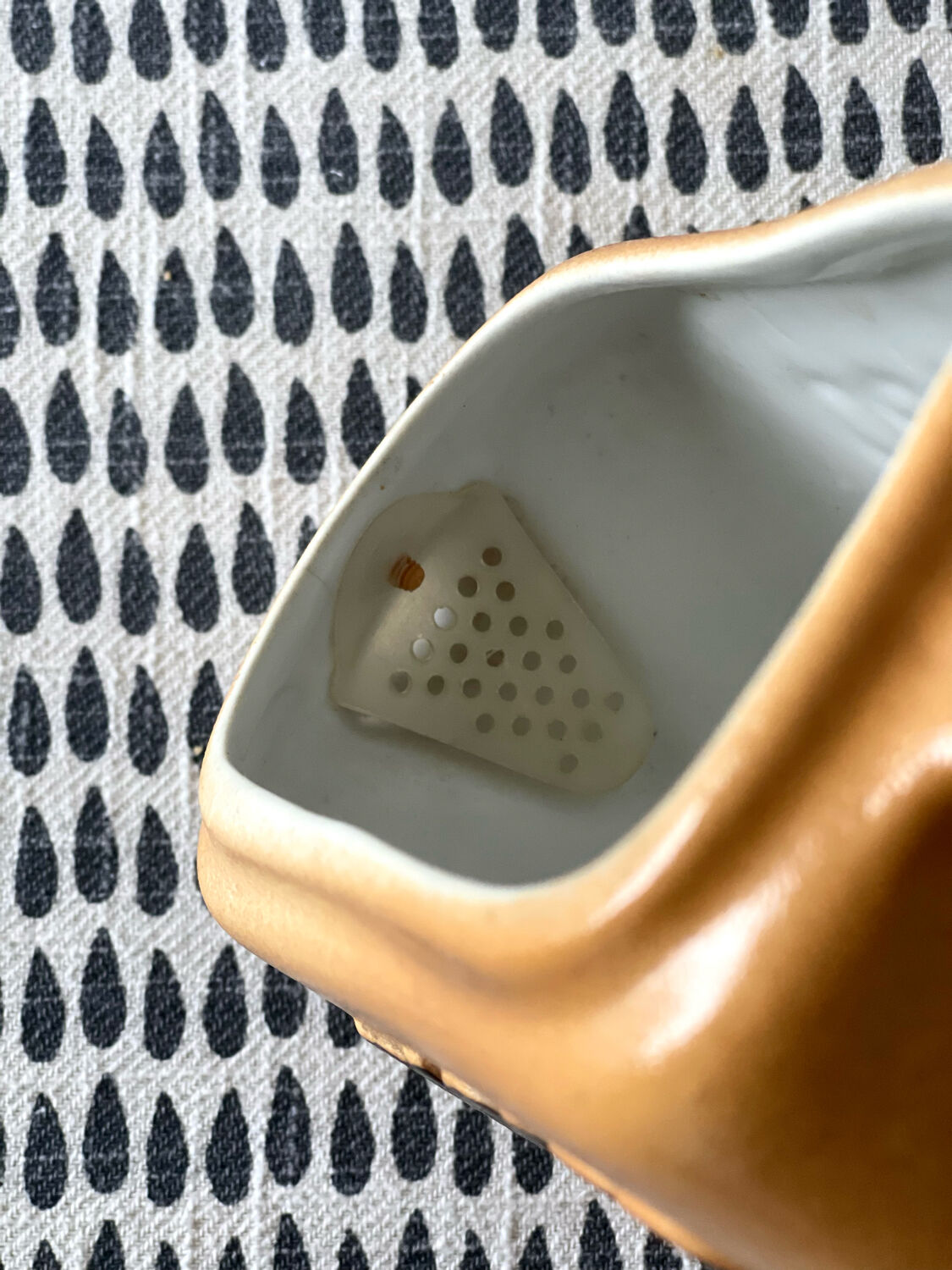 Pitcher in Ricard sandstone